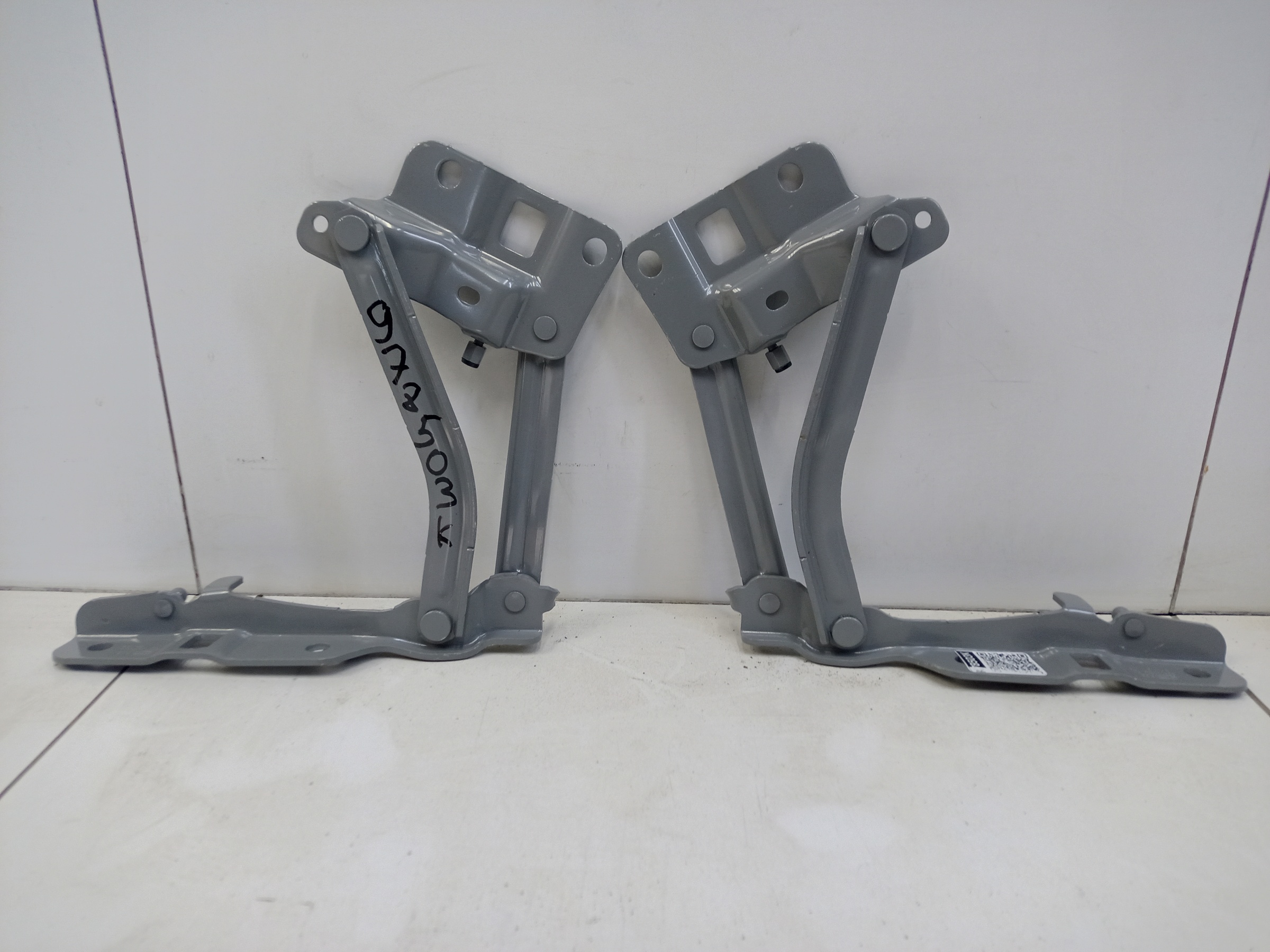 Петля капота левая Omoda C5