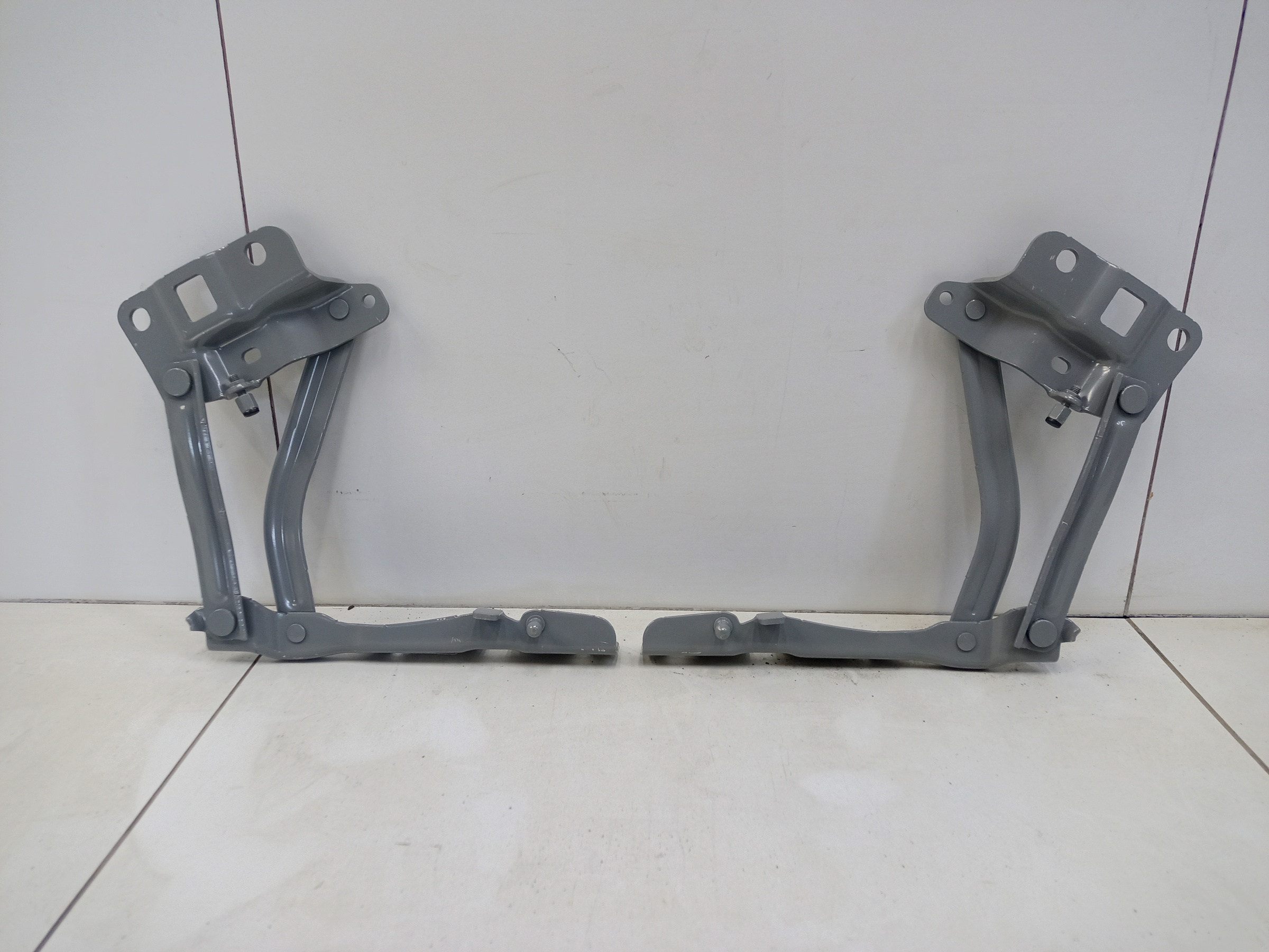 Петля капота левая Omoda C5