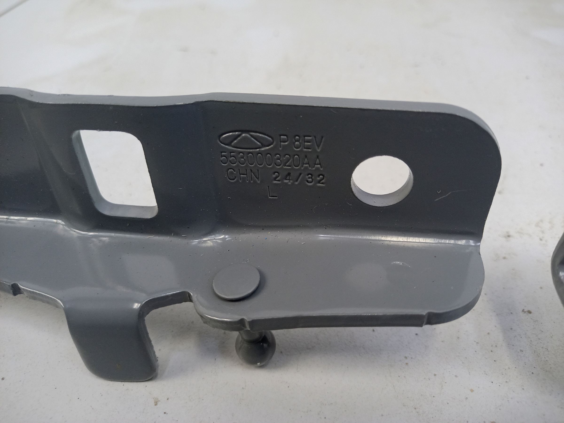 Петля капота левая Omoda C5