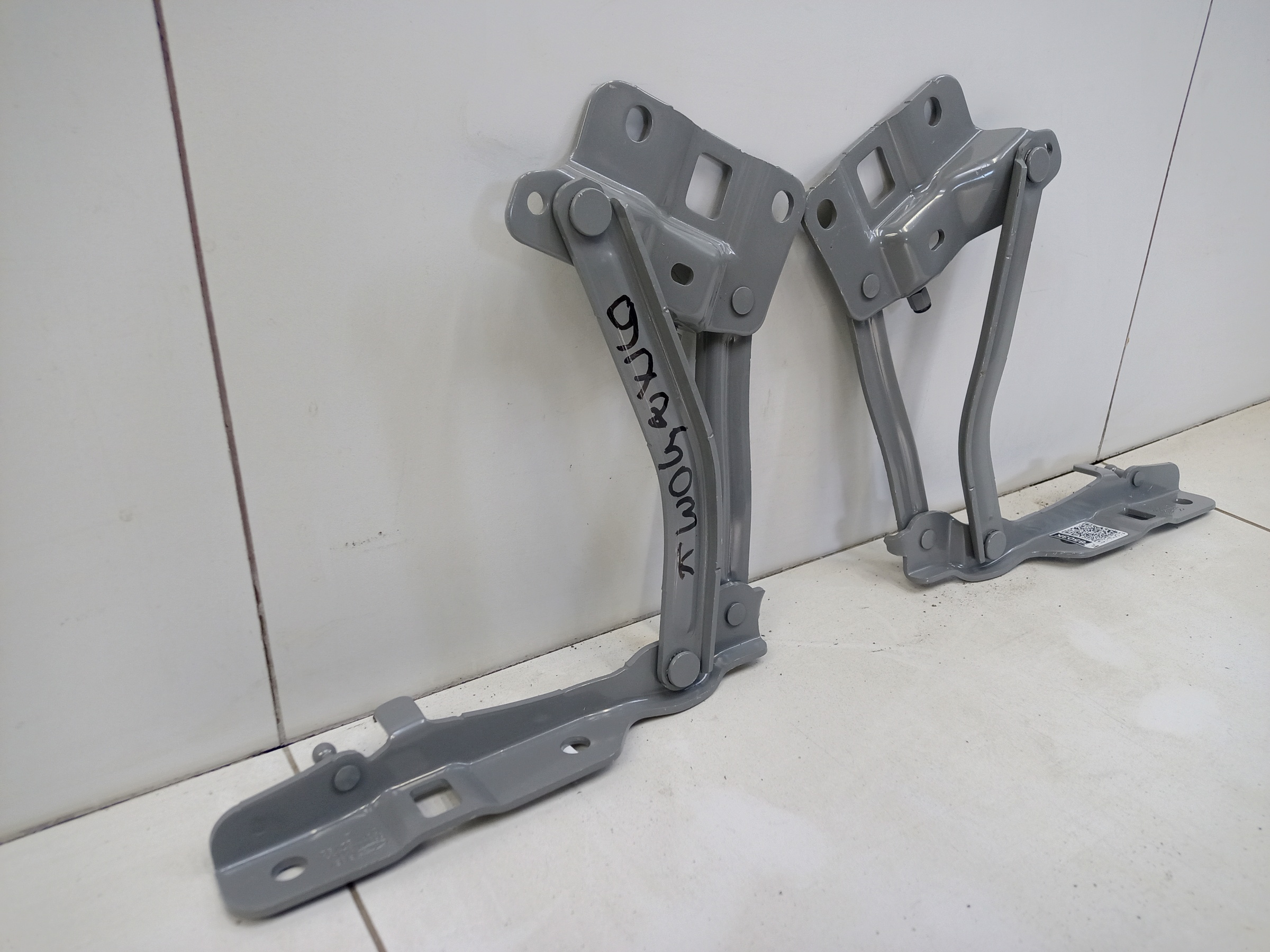 Петля капота левая Omoda C5