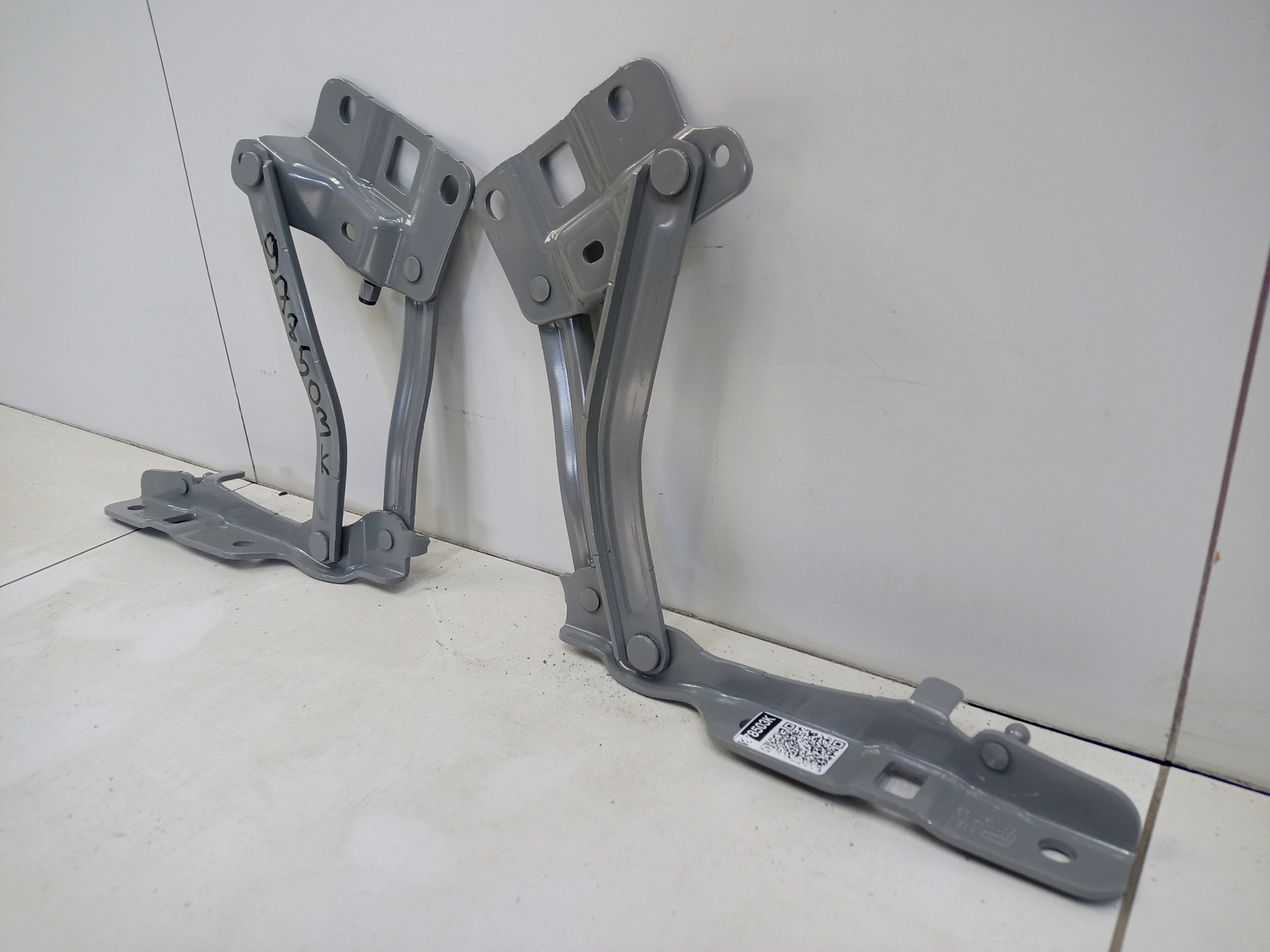 Петля капота левая Omoda C5