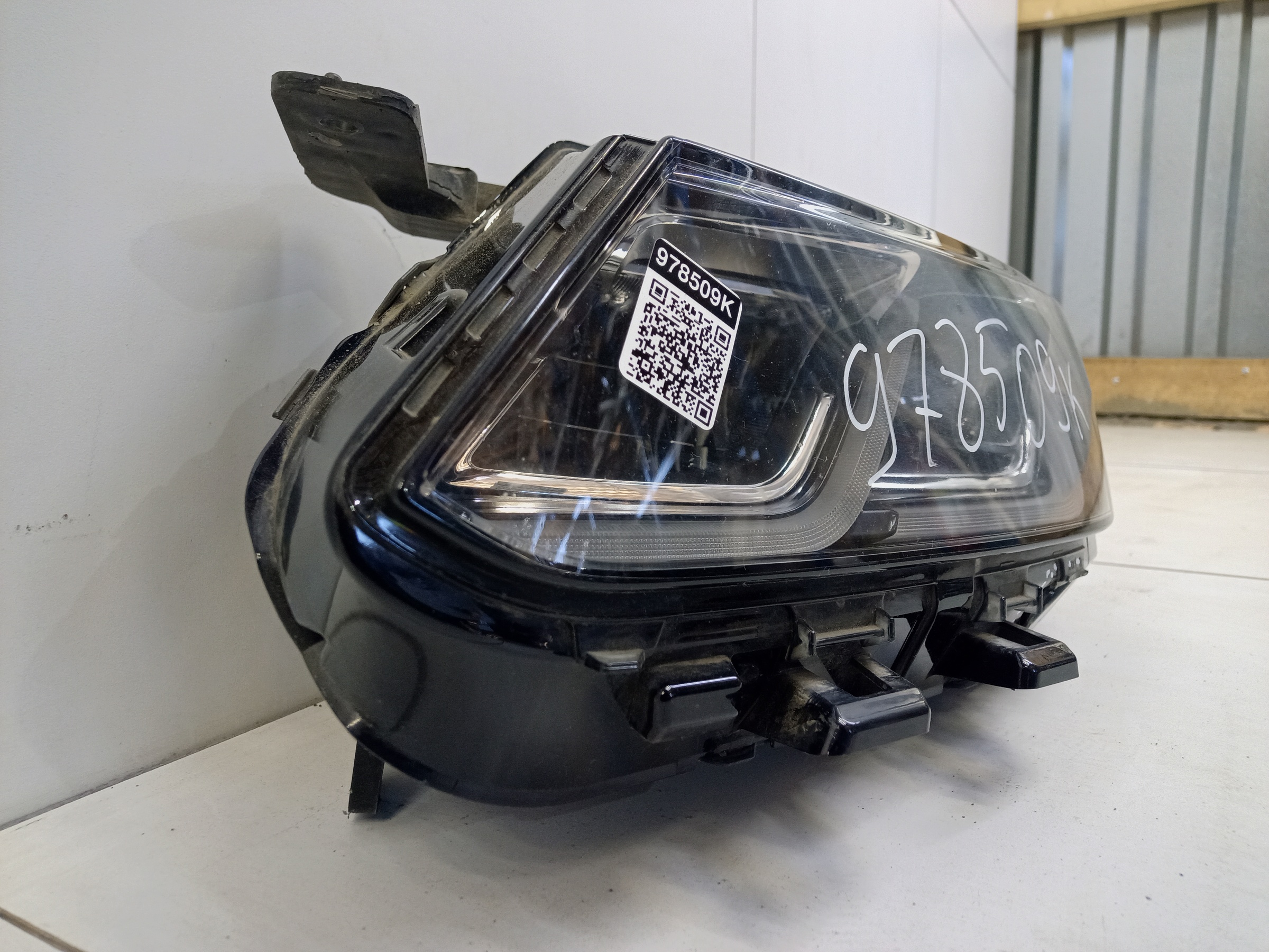 Фара передняя левая Geely Coolray LED