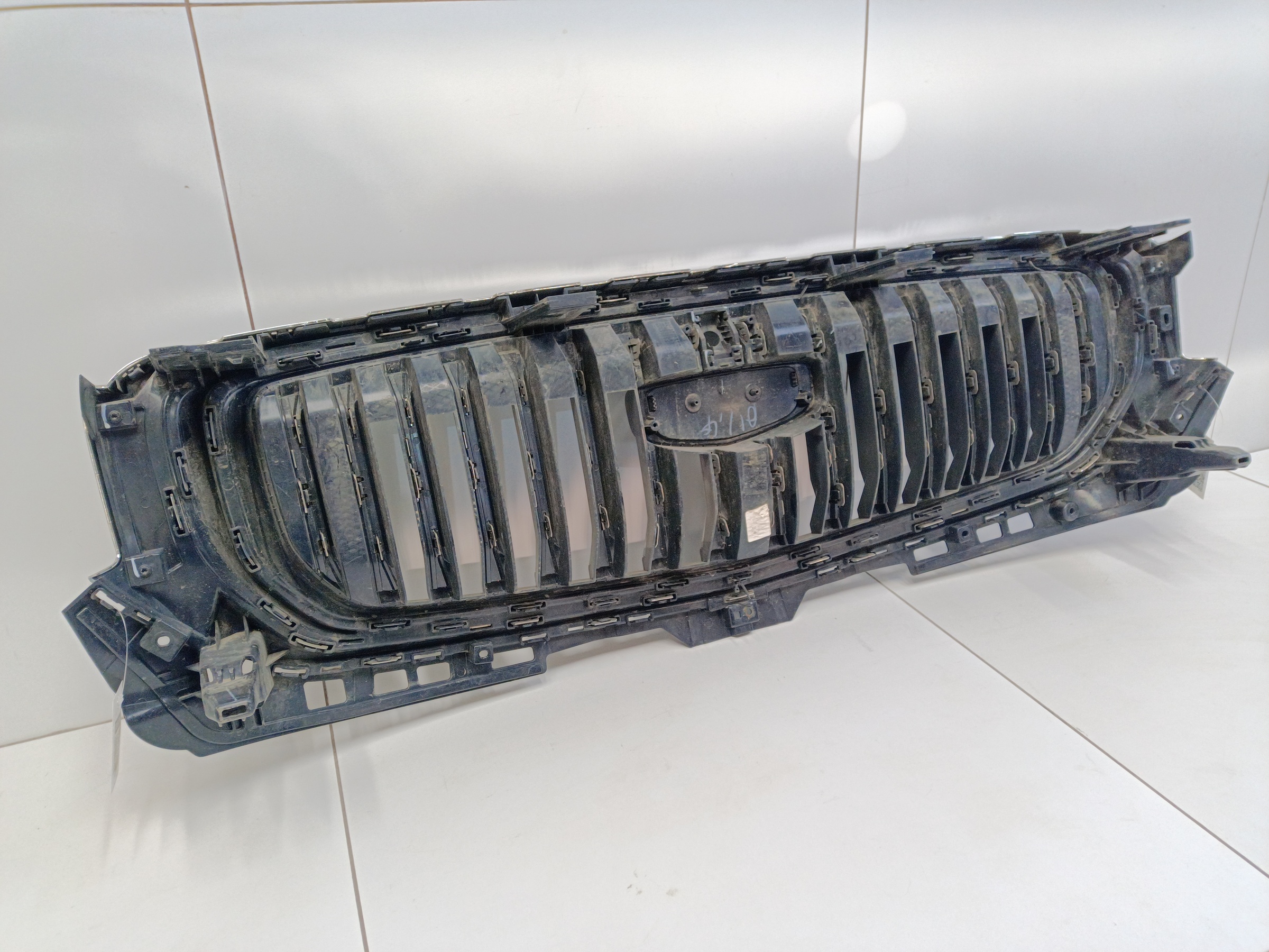 Решетка радиатора Geely Monjaro