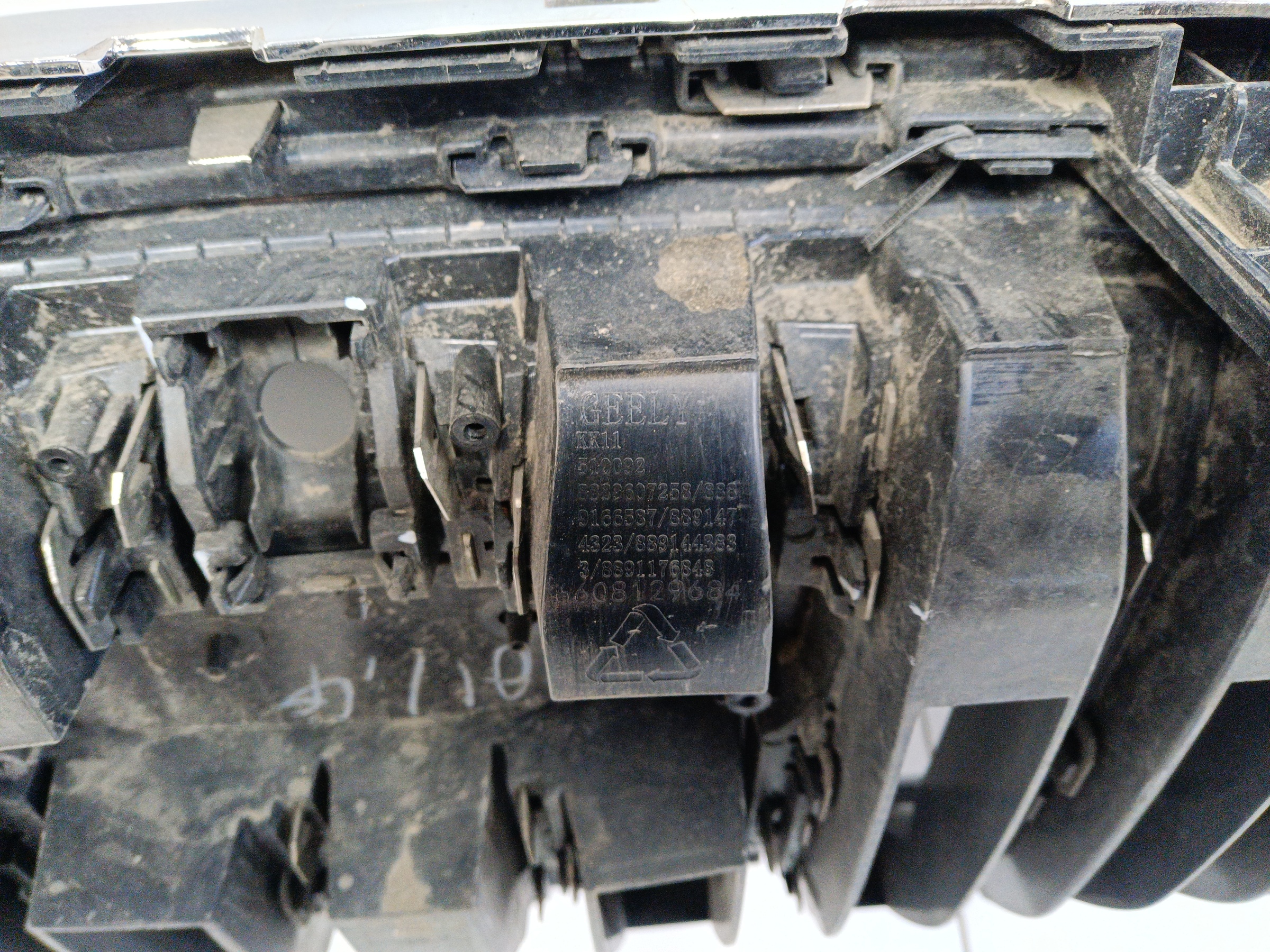 Решетка радиатора Geely Monjaro