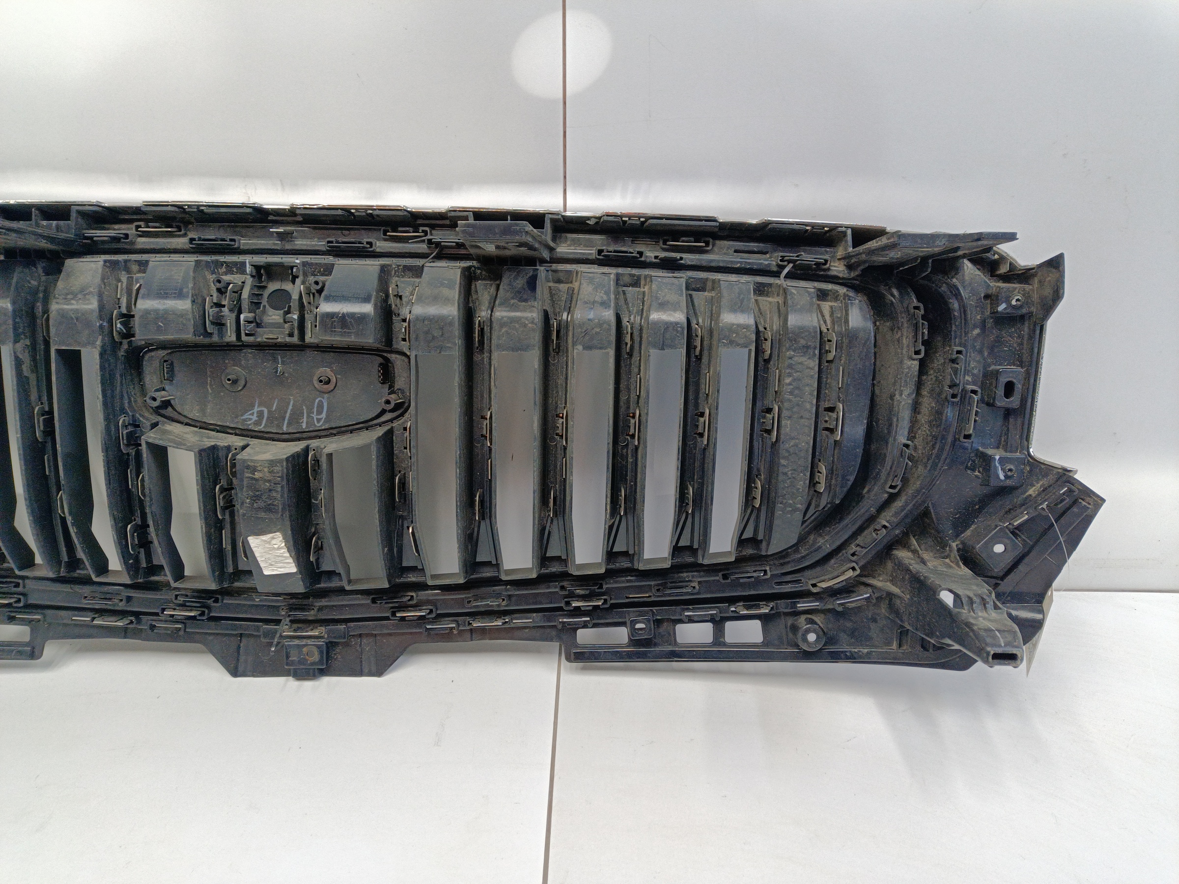 Решетка радиатора Geely Monjaro