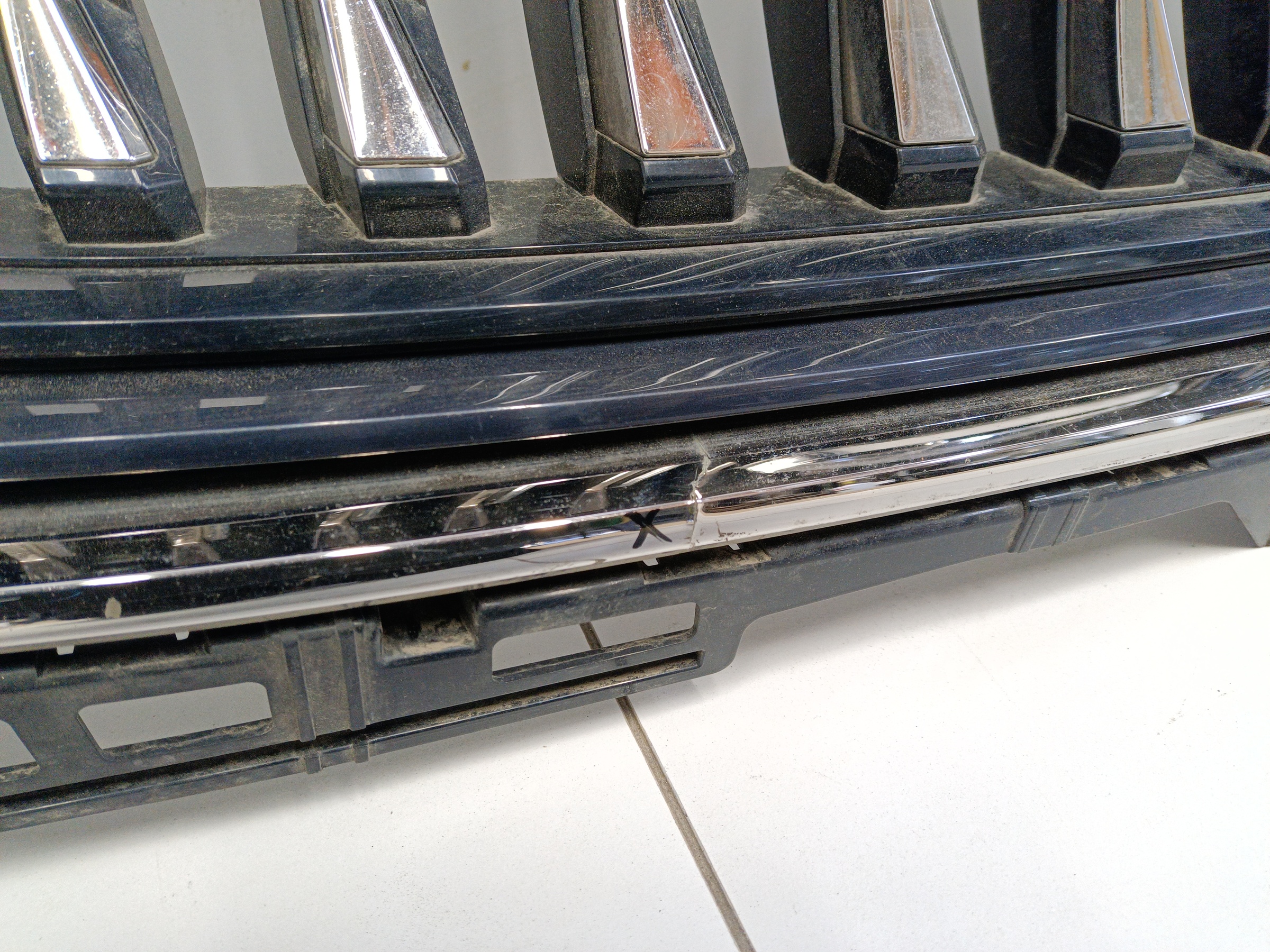 Решетка радиатора Geely Monjaro