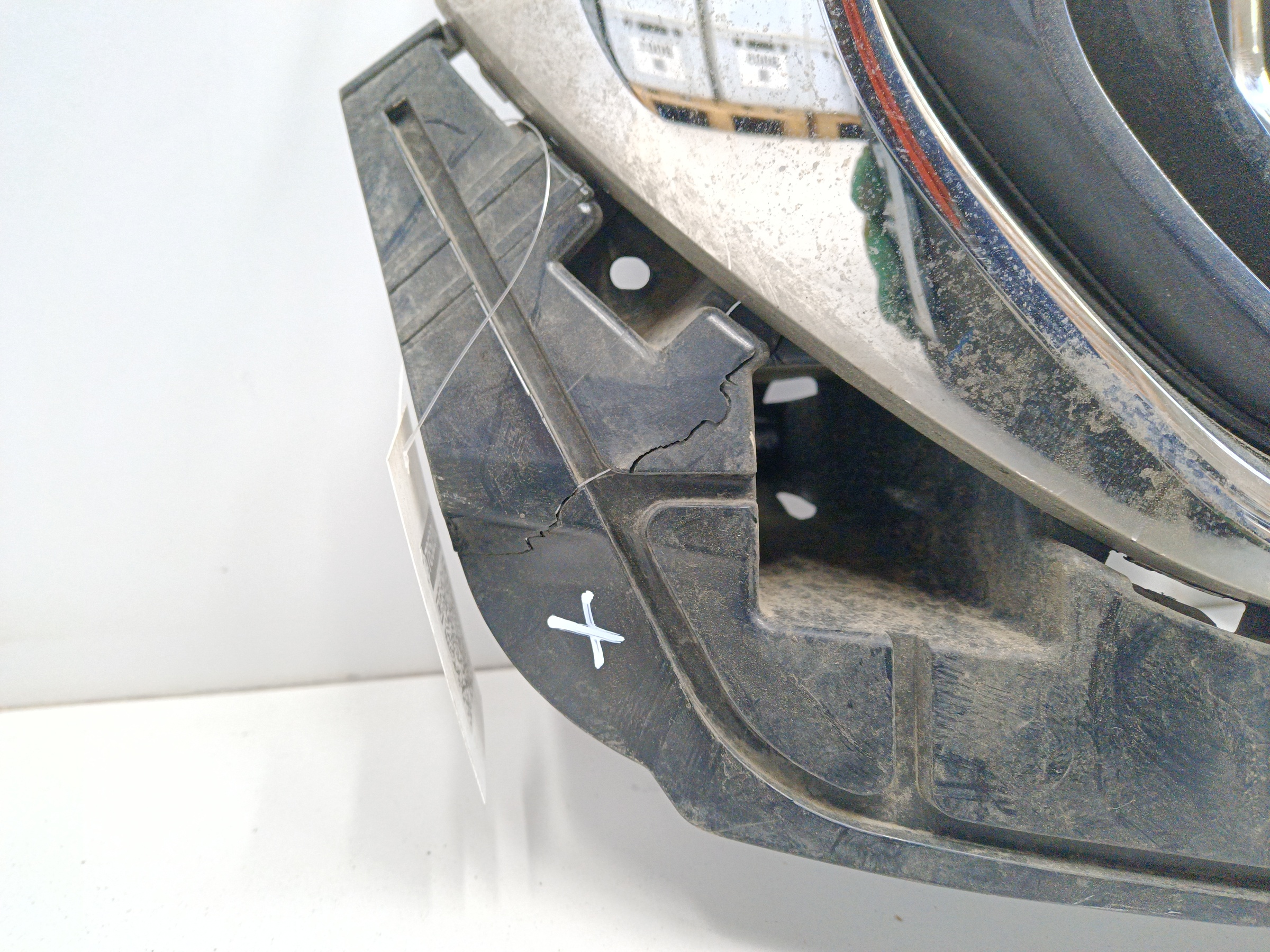 Решетка радиатора Geely Monjaro