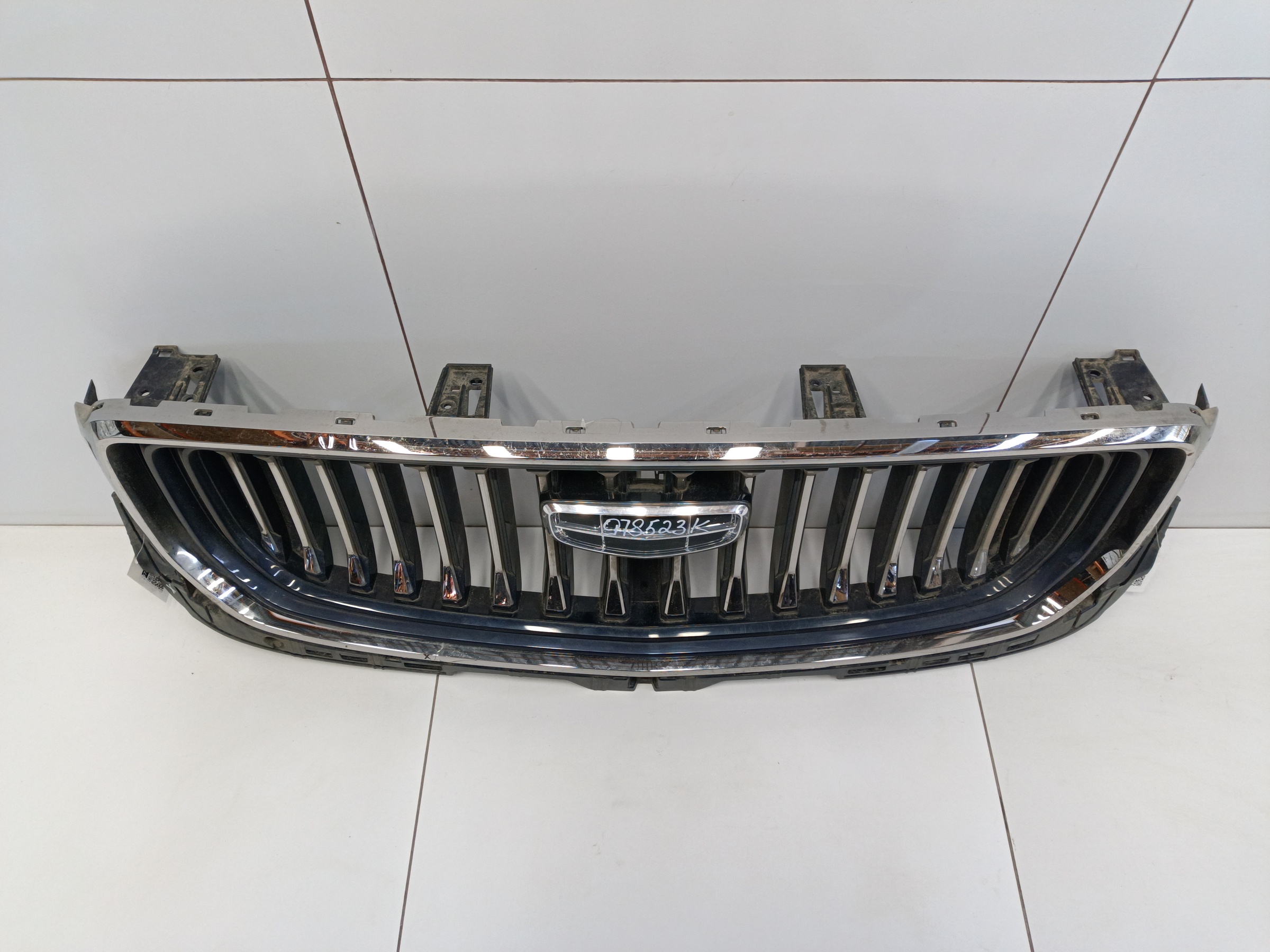 Решетка радиатора Geely Monjaro
