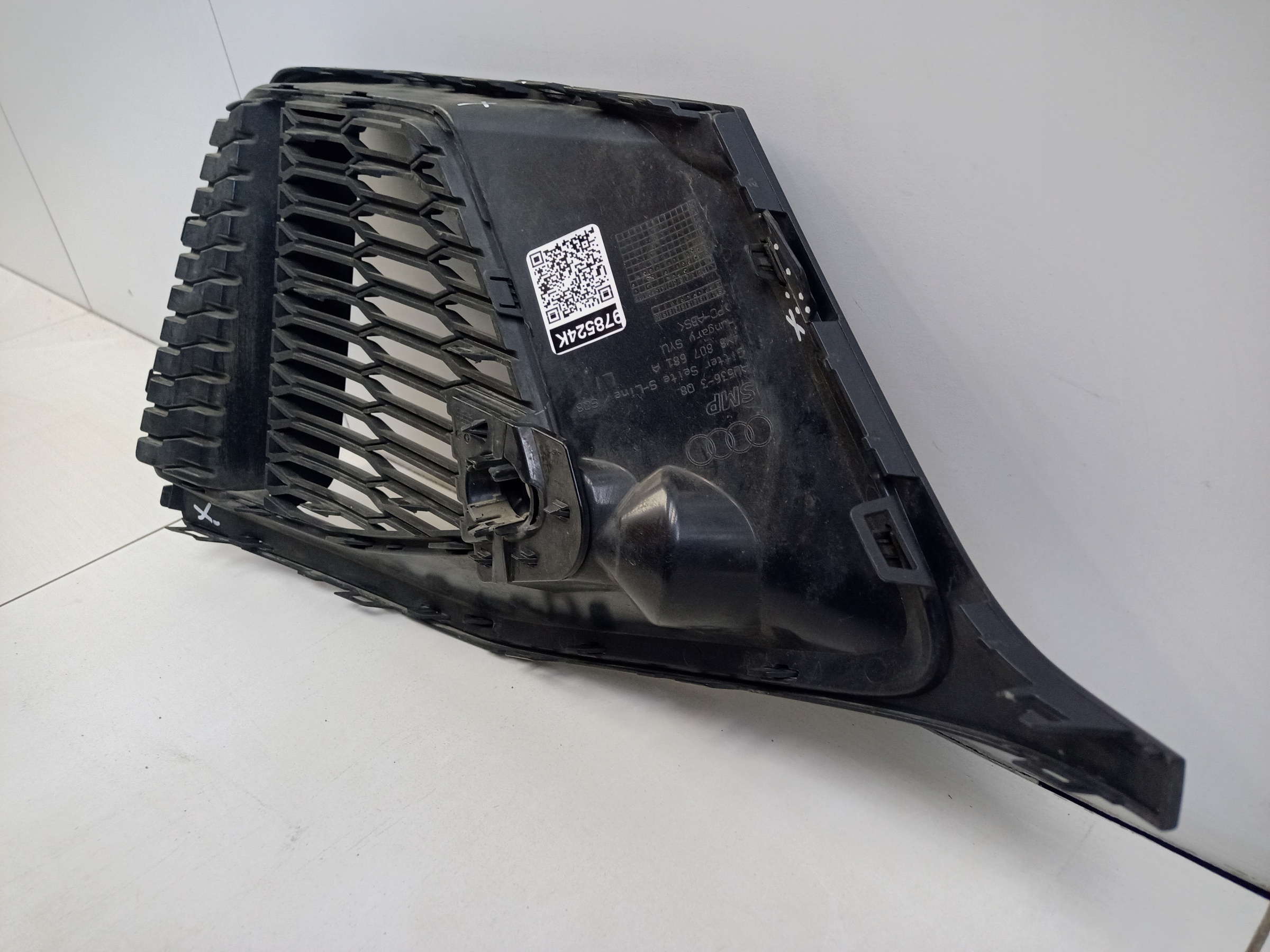 Решётка переднего бампера левая Audi Q8 S-Line