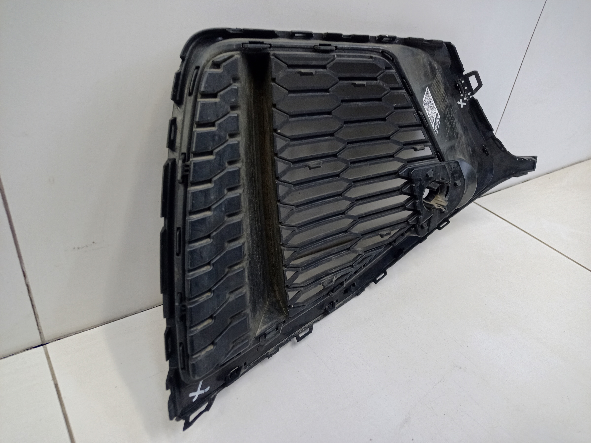 Решётка переднего бампера левая Audi Q8 S-Line