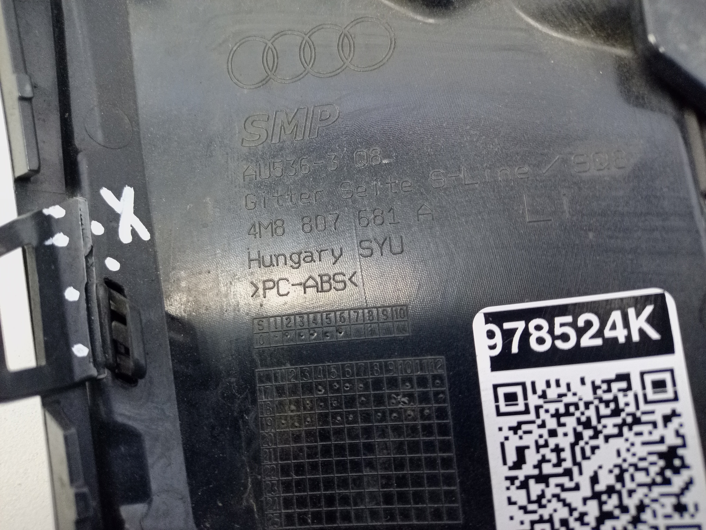 Решётка переднего бампера левая Audi Q8 S-Line