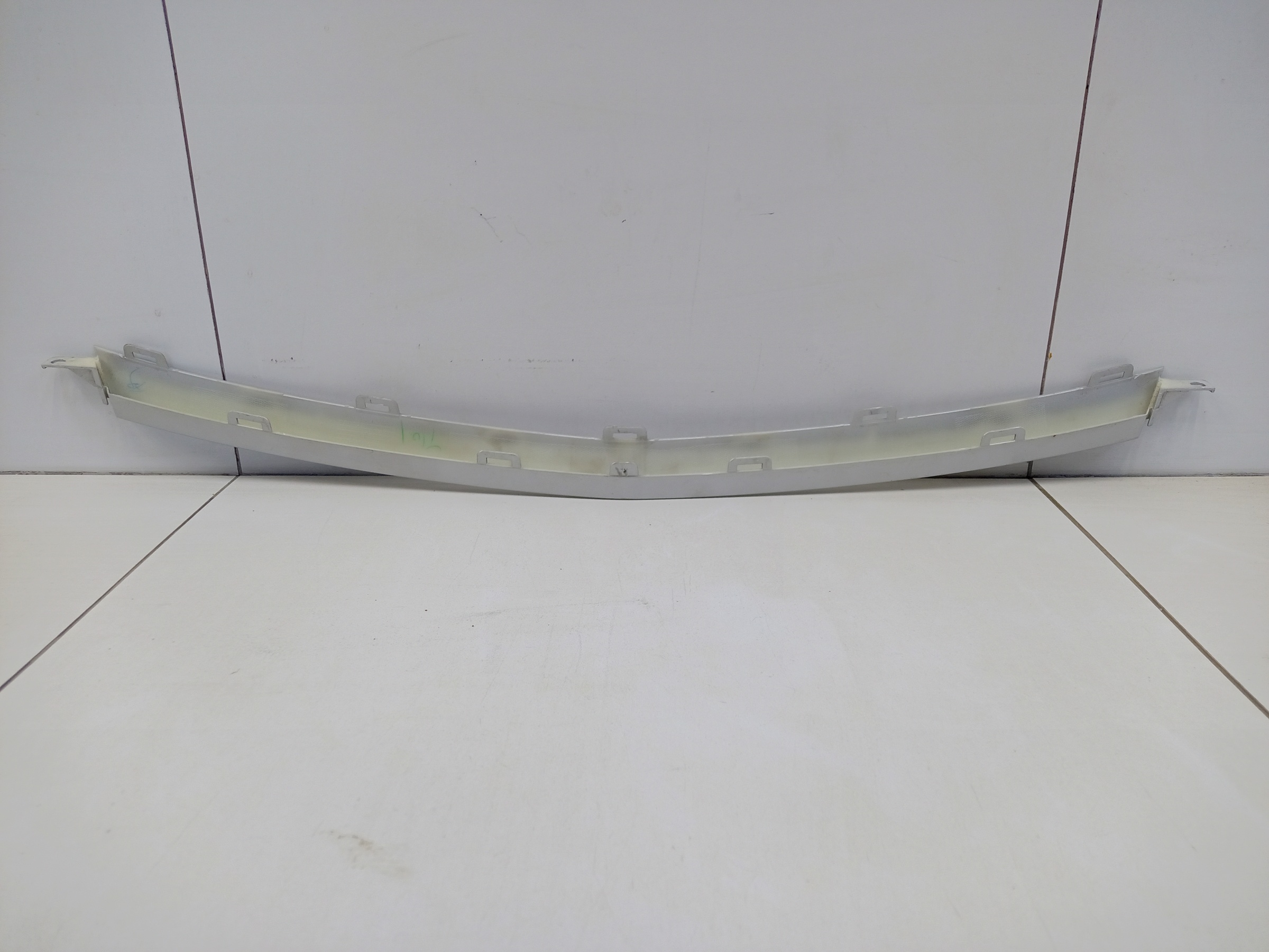 Накладка решетки радиатора нижняя Geely Coolray