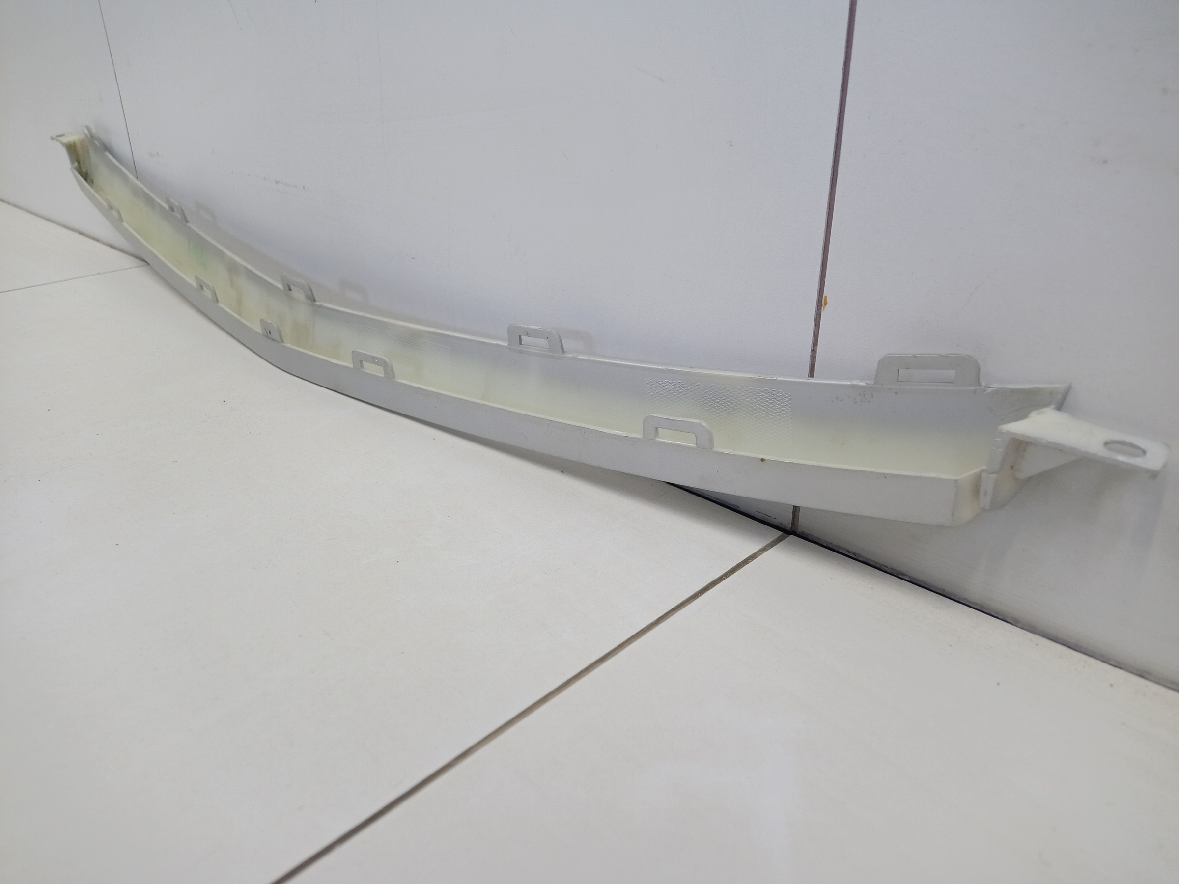 Накладка решетки радиатора нижняя Geely Coolray