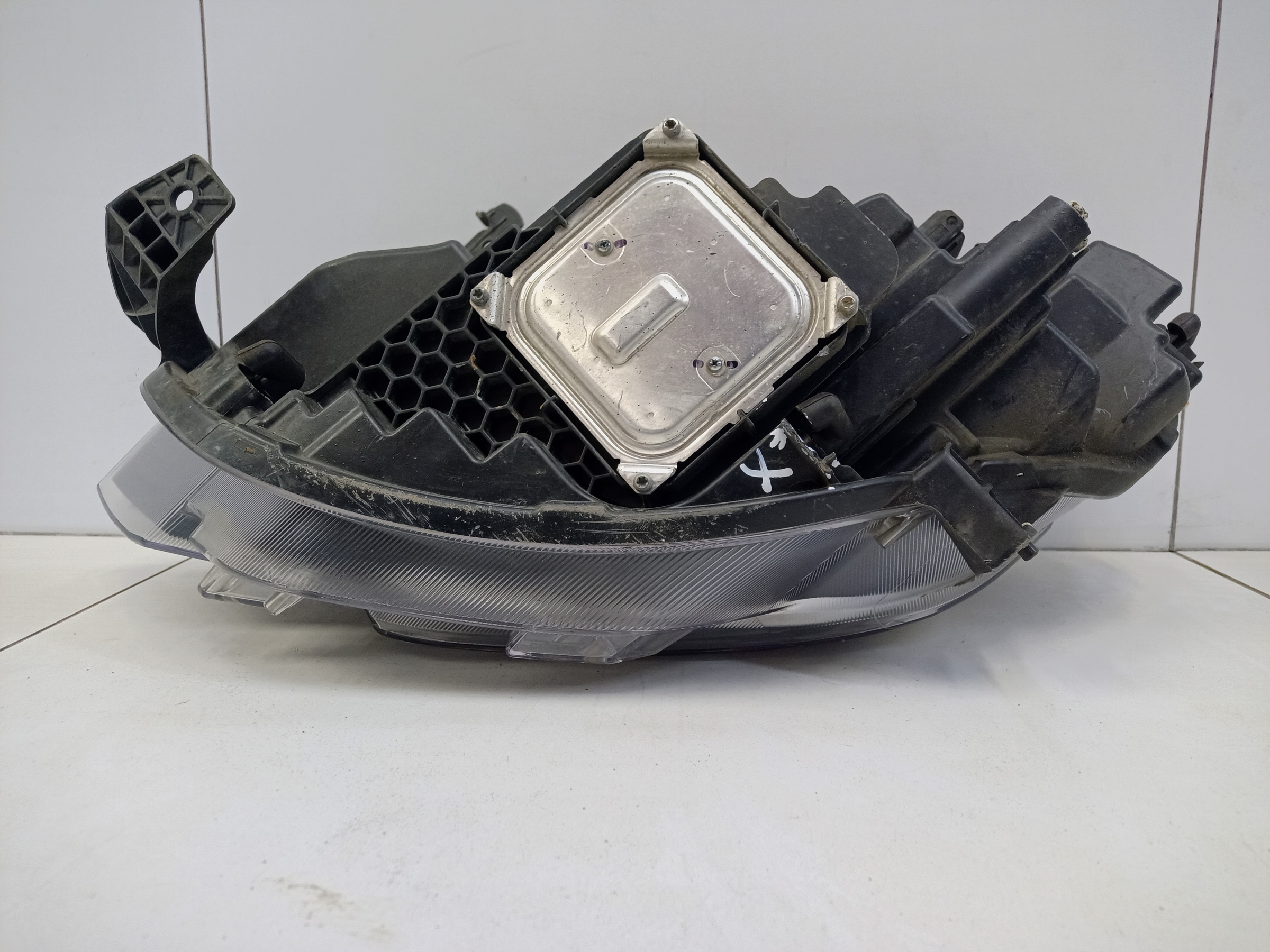 Фара передняя левая Lada Vesta Restail LED