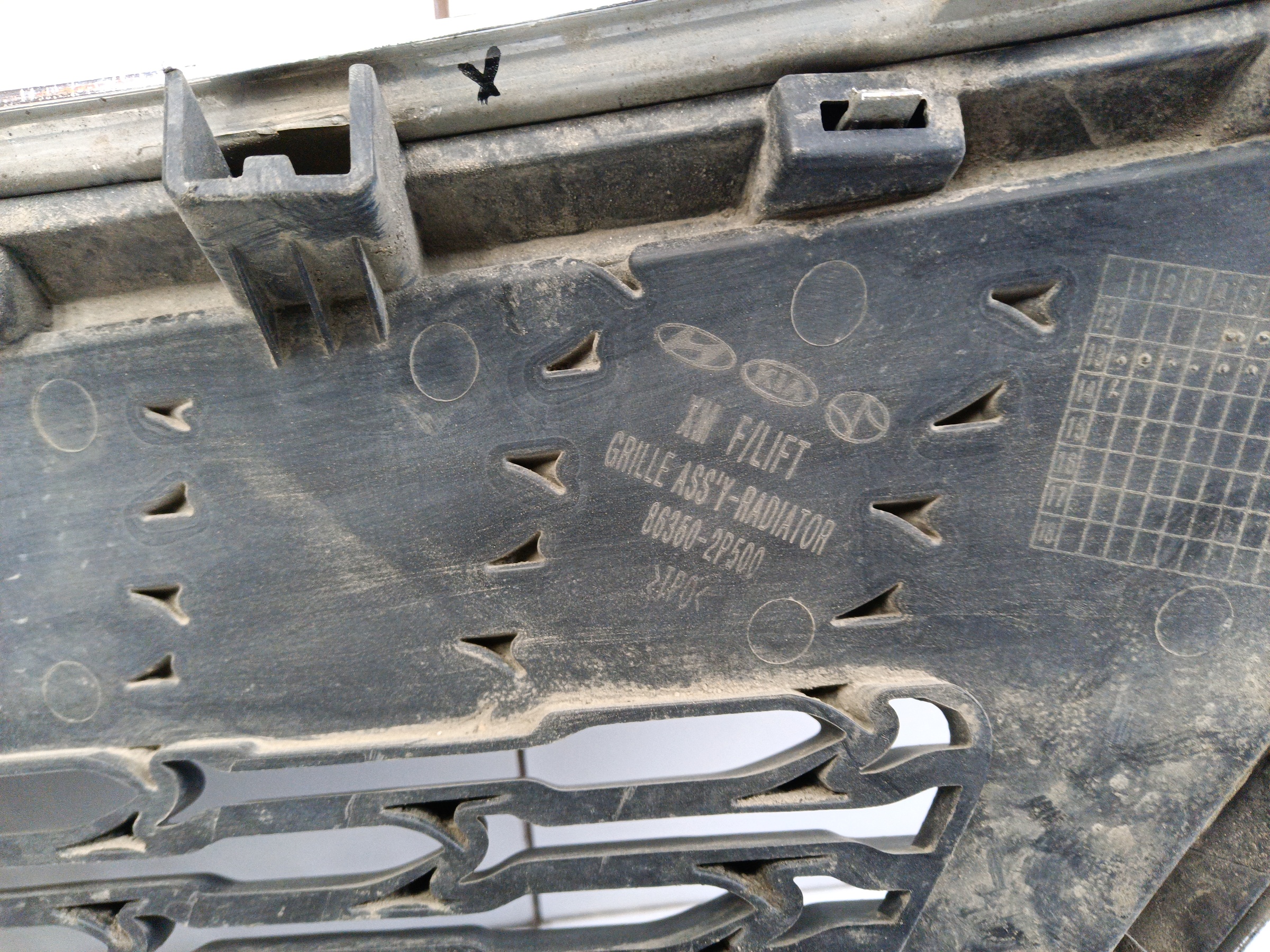 Решетка радиатора Kia Sorento 2 Restail