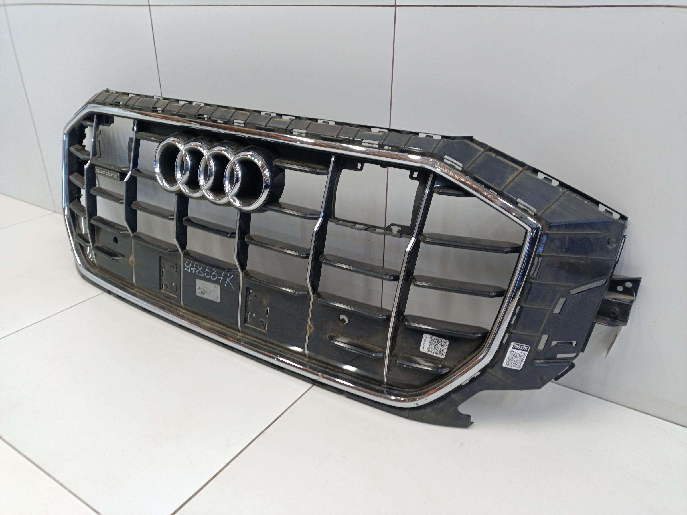 Решётка радиатора Audi Q8 хром под радары
