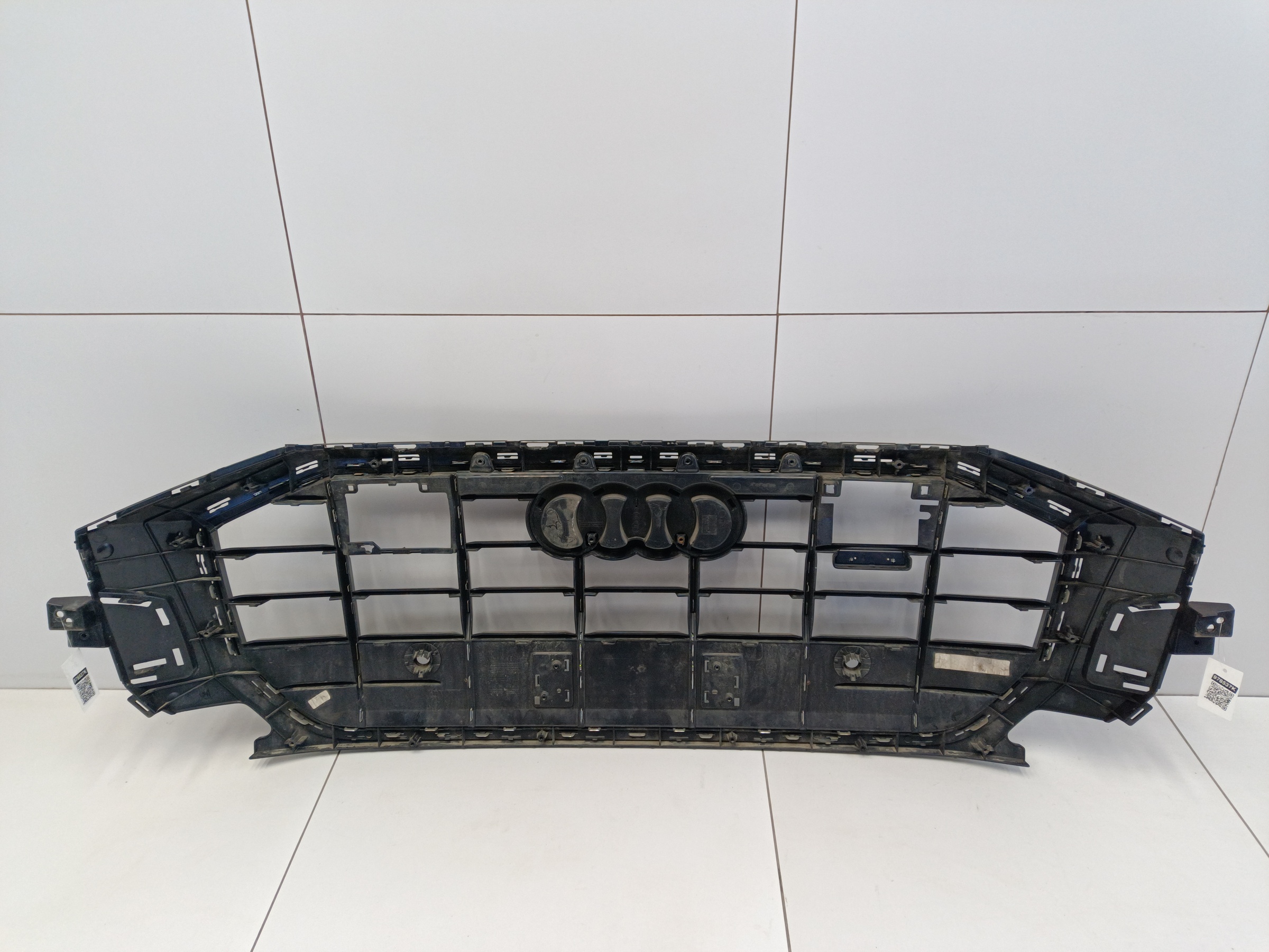 Решётка радиатора Audi Q8 хром под радары