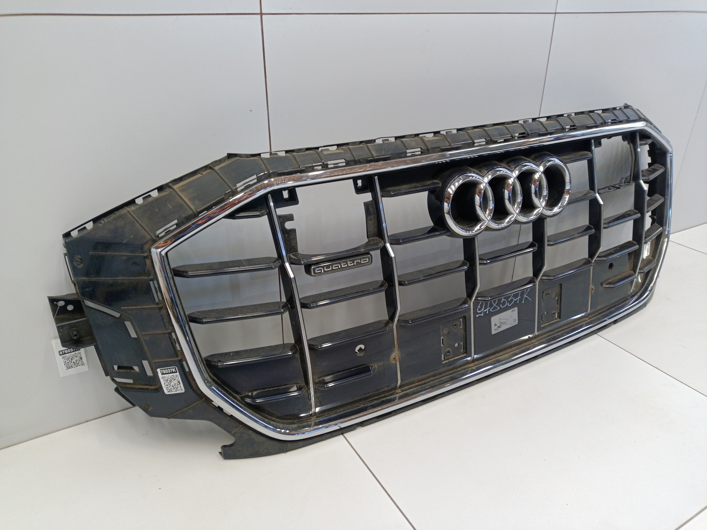 Решётка радиатора Audi Q8 хром под радары