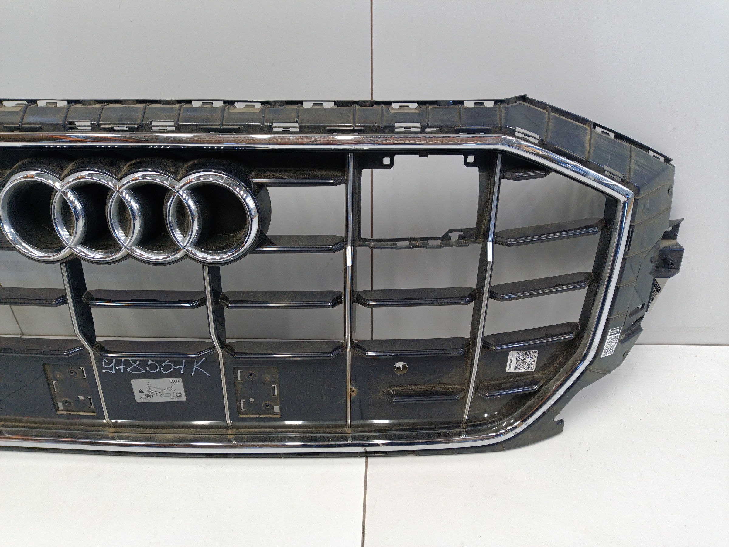 Решётка радиатора Audi Q8 хром под радары