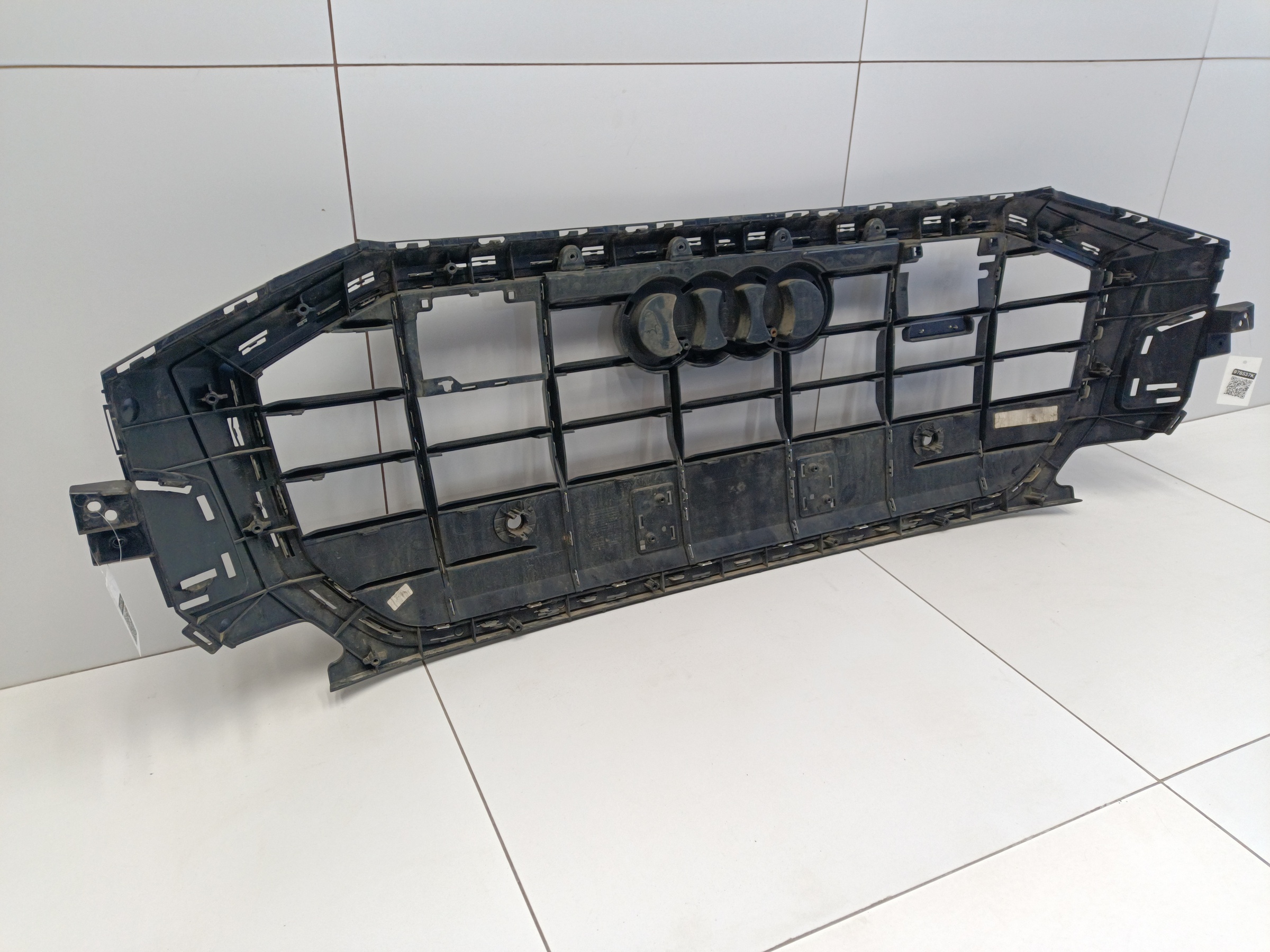 Решётка радиатора Audi Q8 хром под радары