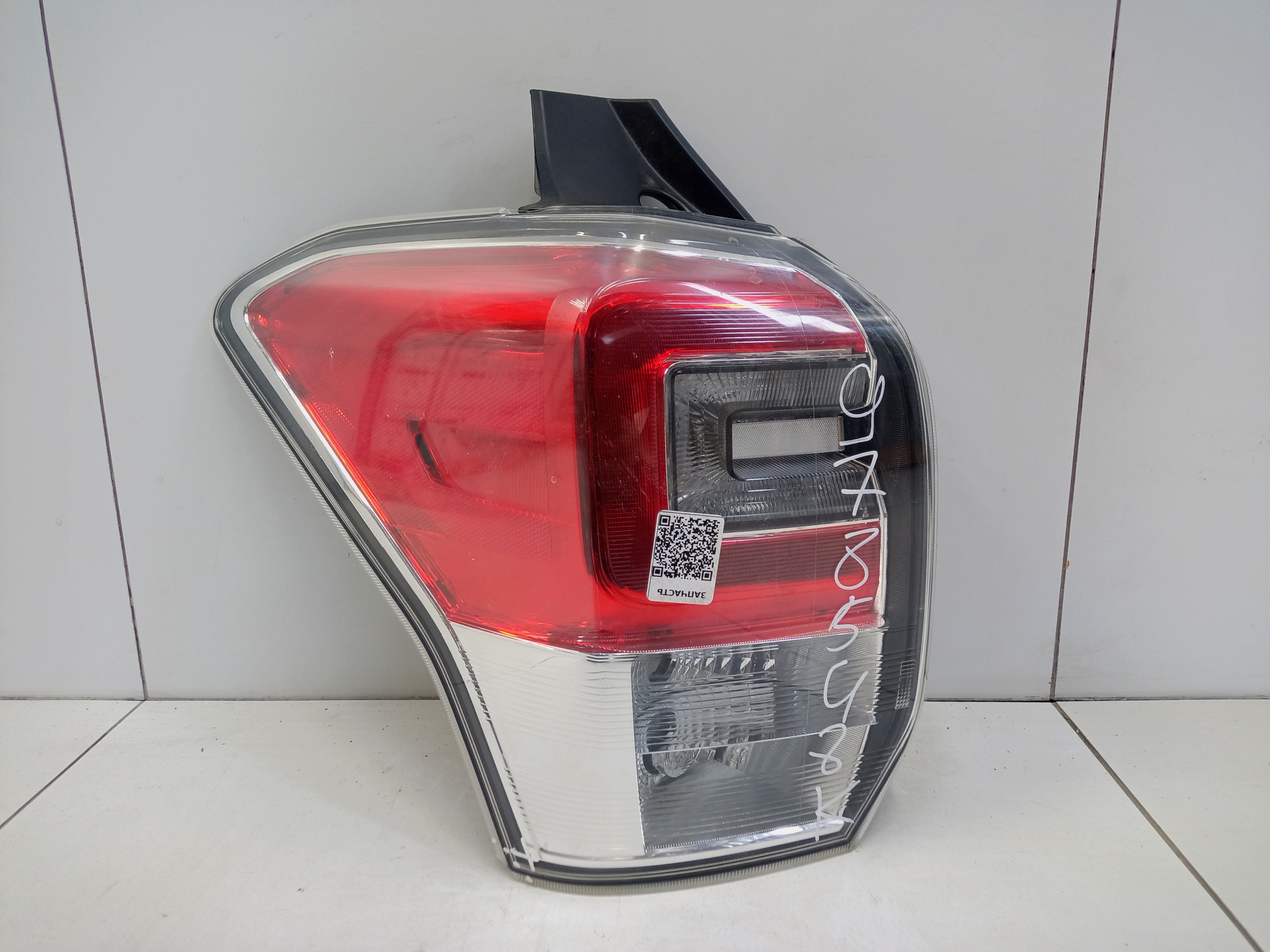 Фонарь задний левый наружный Subaru Forester 4 SJ Restail 2