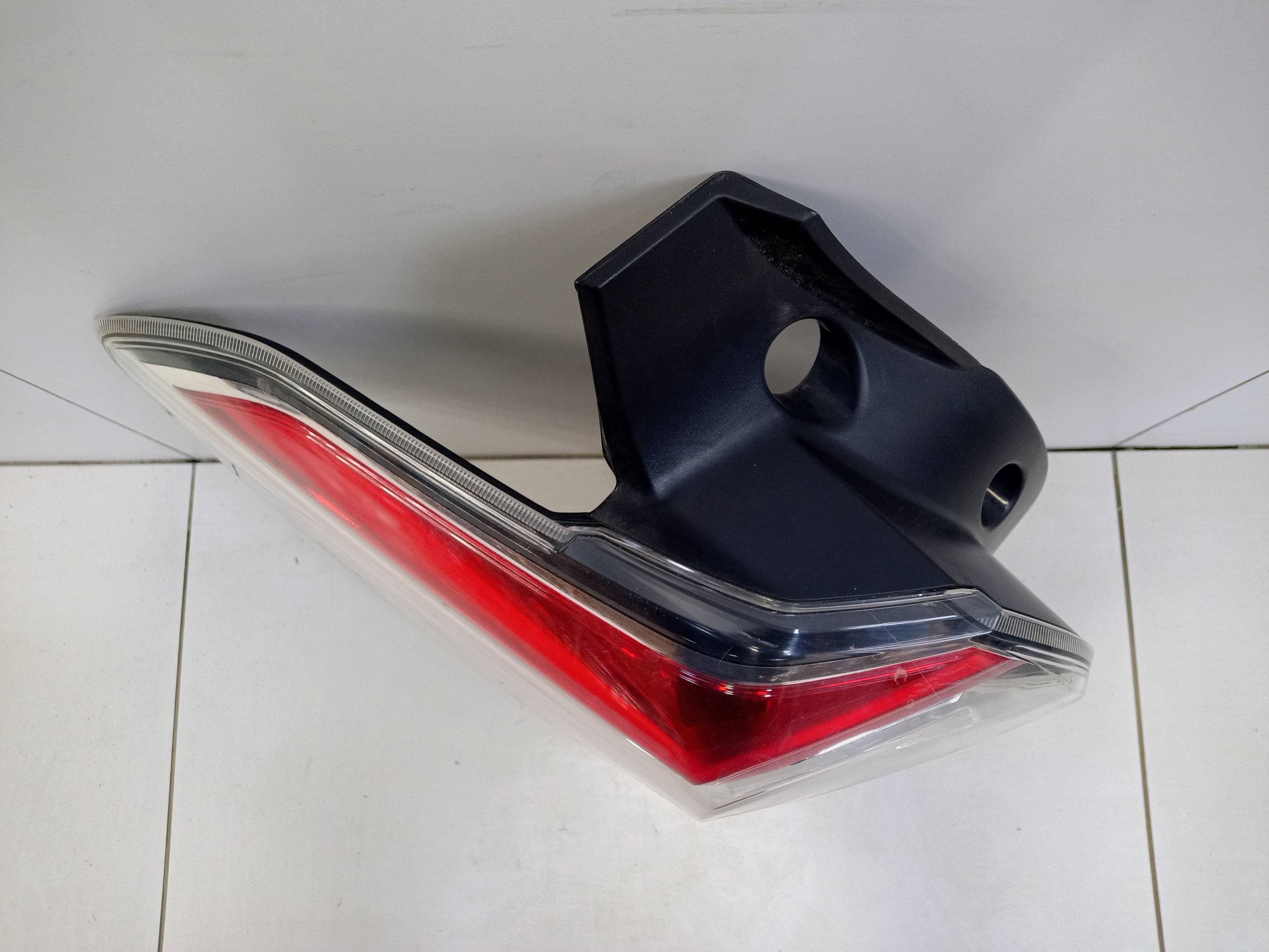 Фонарь задний левый наружный Subaru Forester 4 SJ Restail 2