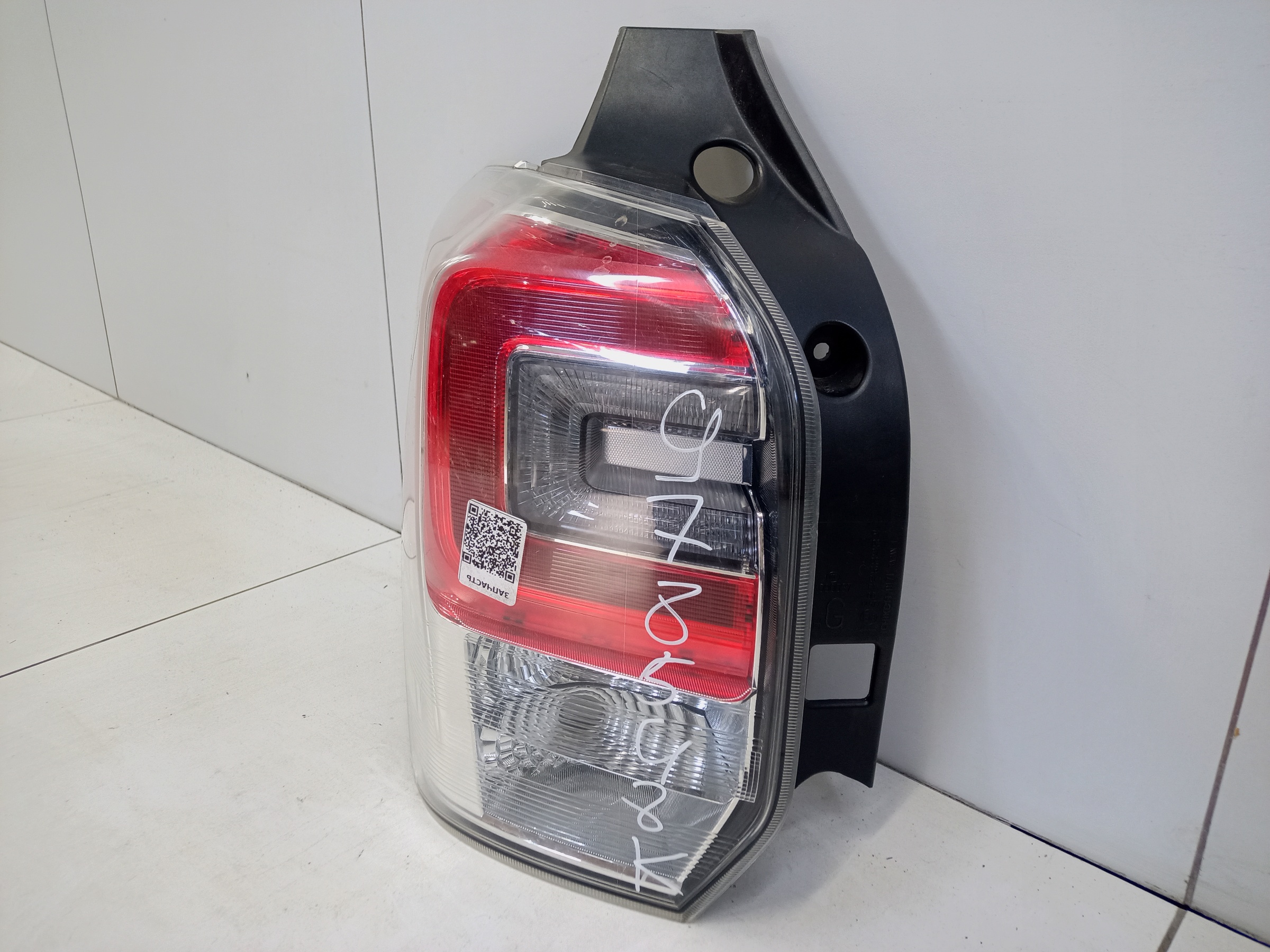 Фонарь задний левый наружный Subaru Forester 4 SJ Restail 2