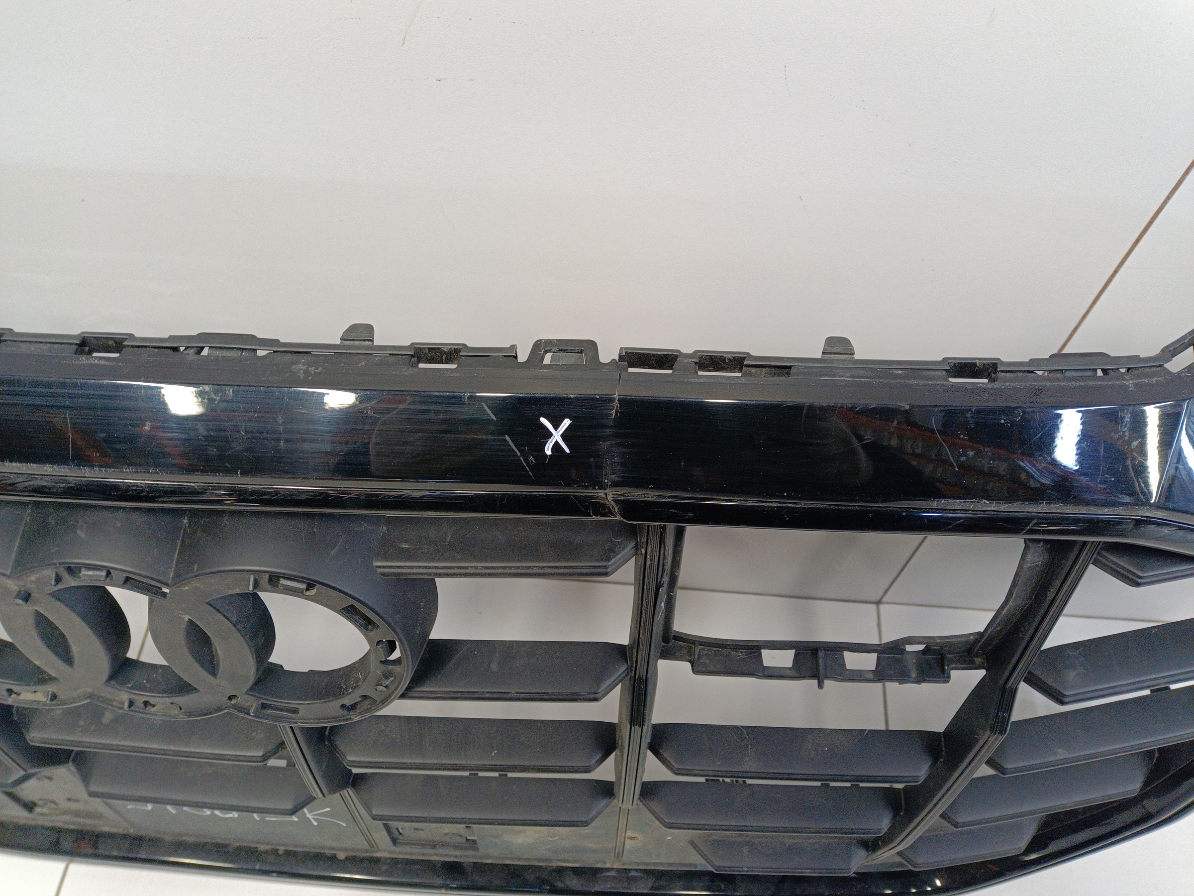 Решётка радиатора Audi Q8 черная под радары