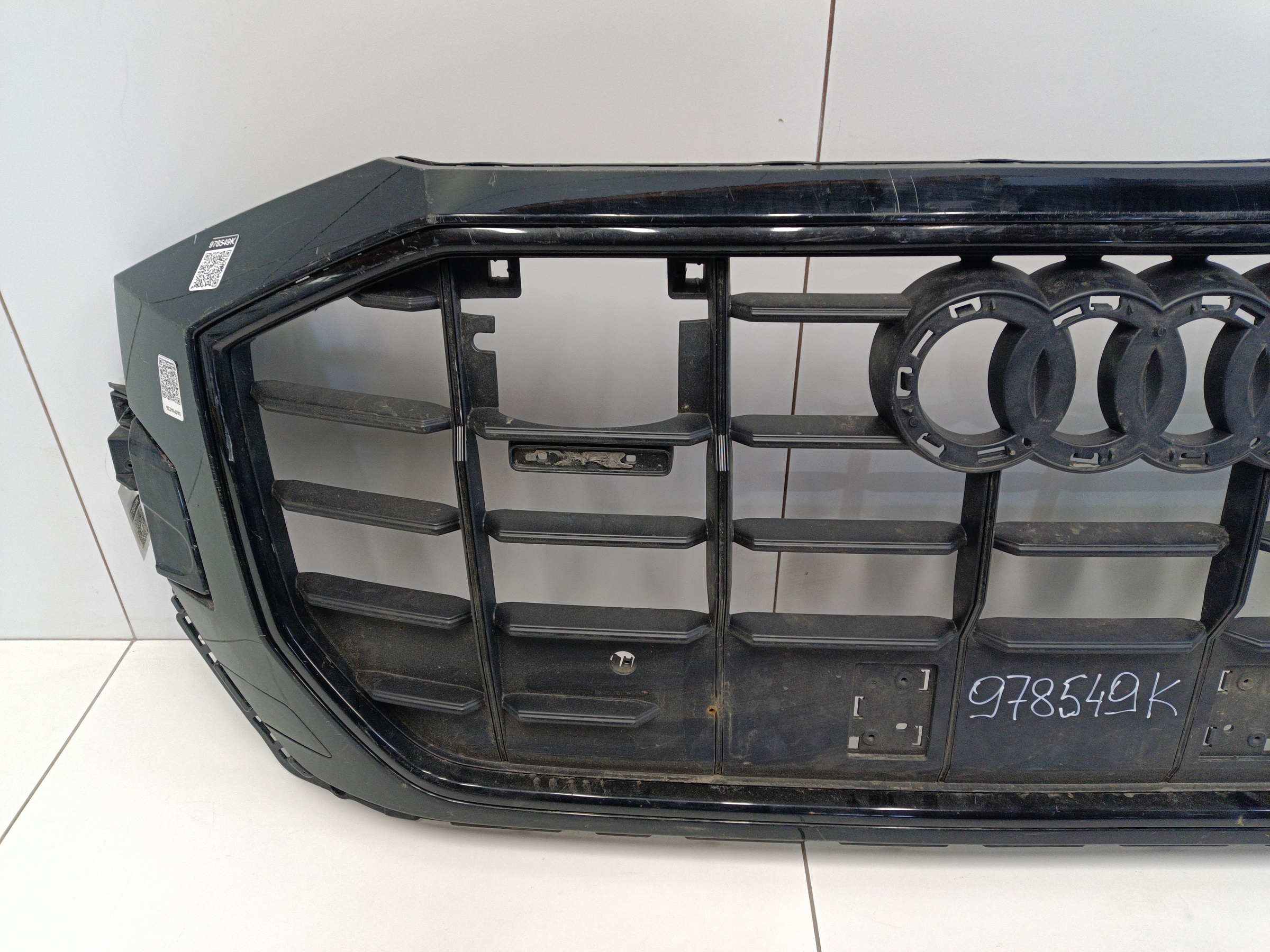 Решётка радиатора Audi Q8 черная под радары