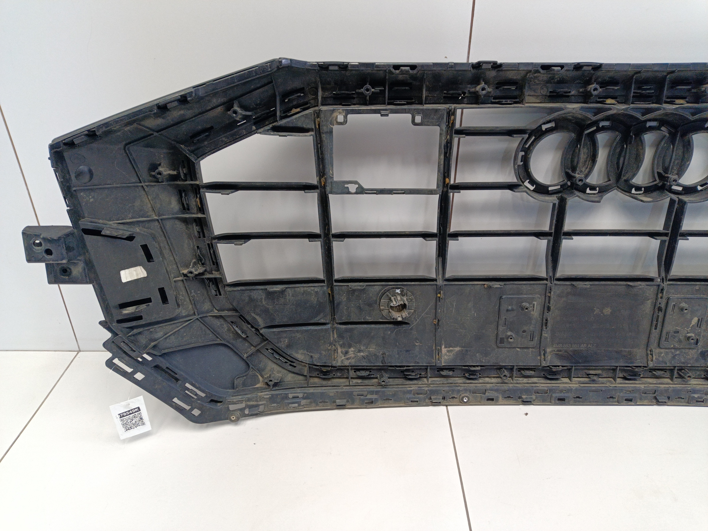 Решётка радиатора Audi Q8 черная под радары