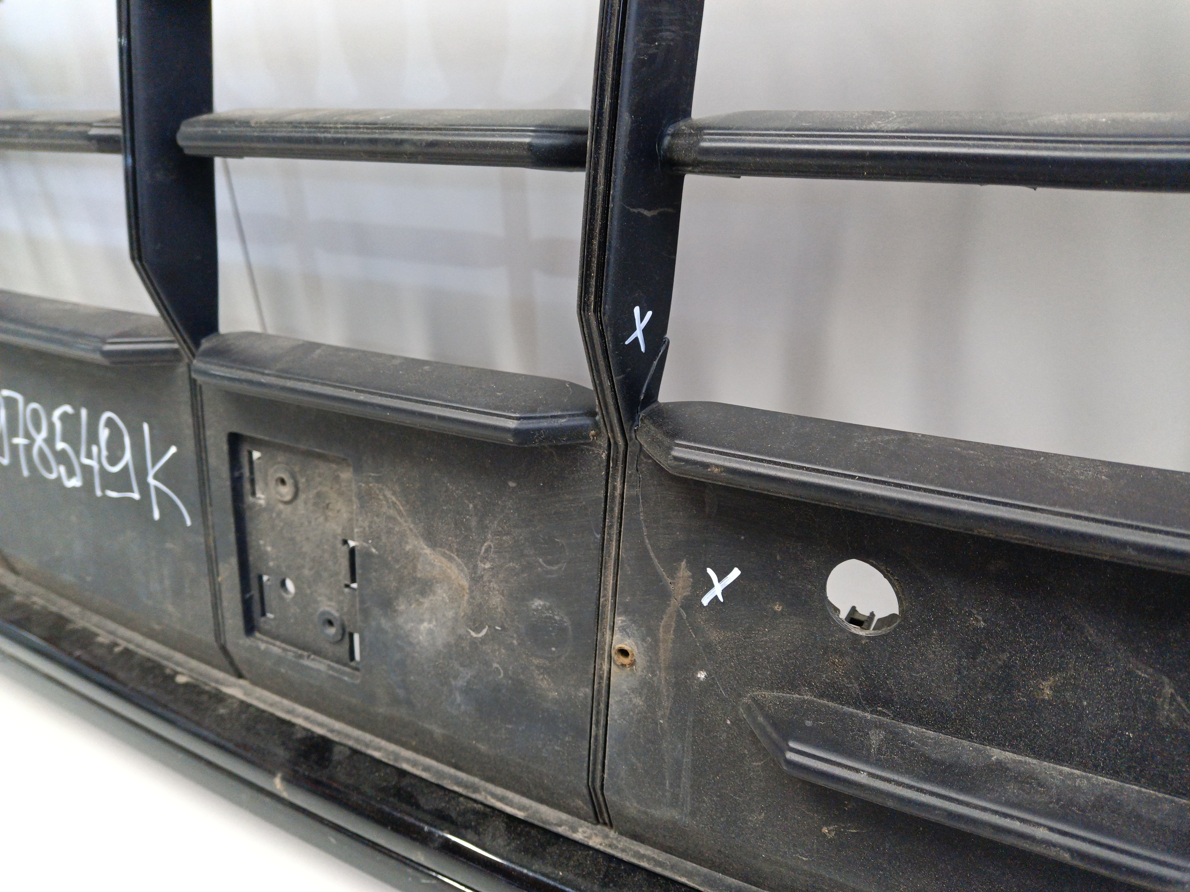 Решётка радиатора Audi Q8 черная под радары