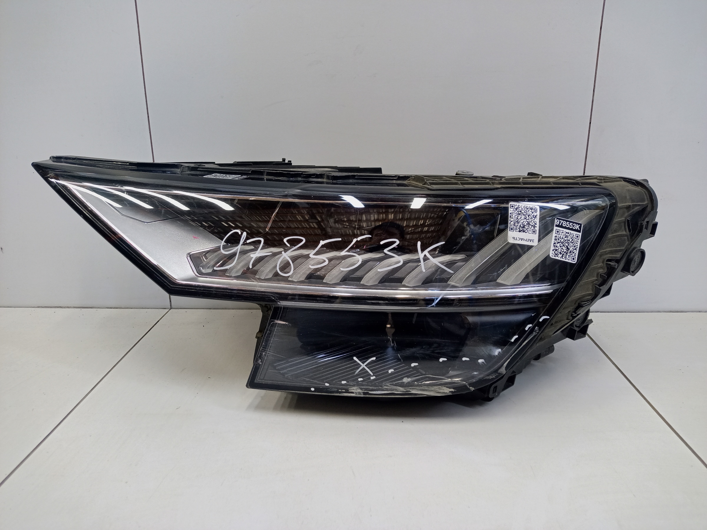 Фара передняя левая Audi Q8 LED