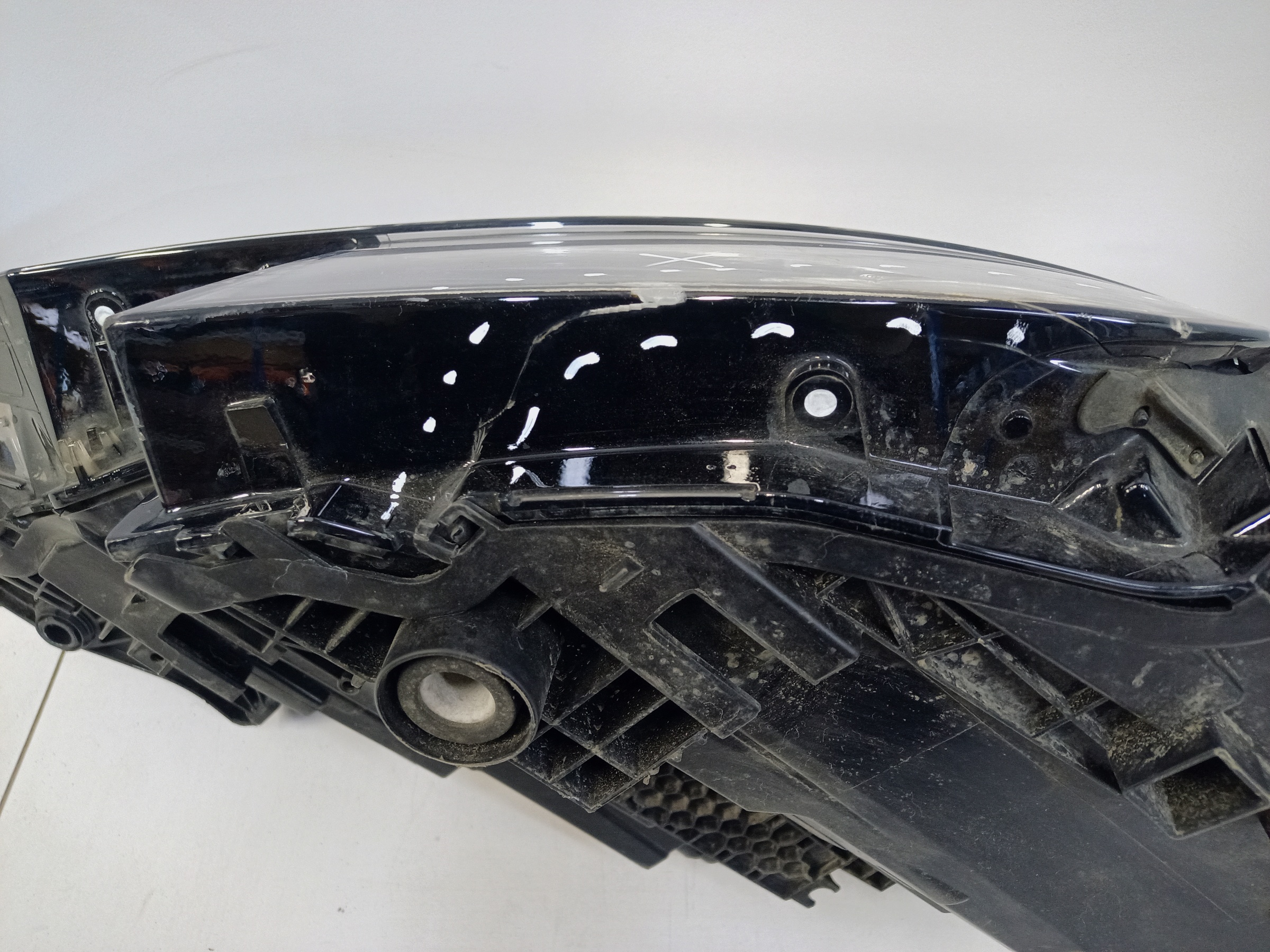 Фара передняя левая Audi Q8 LED