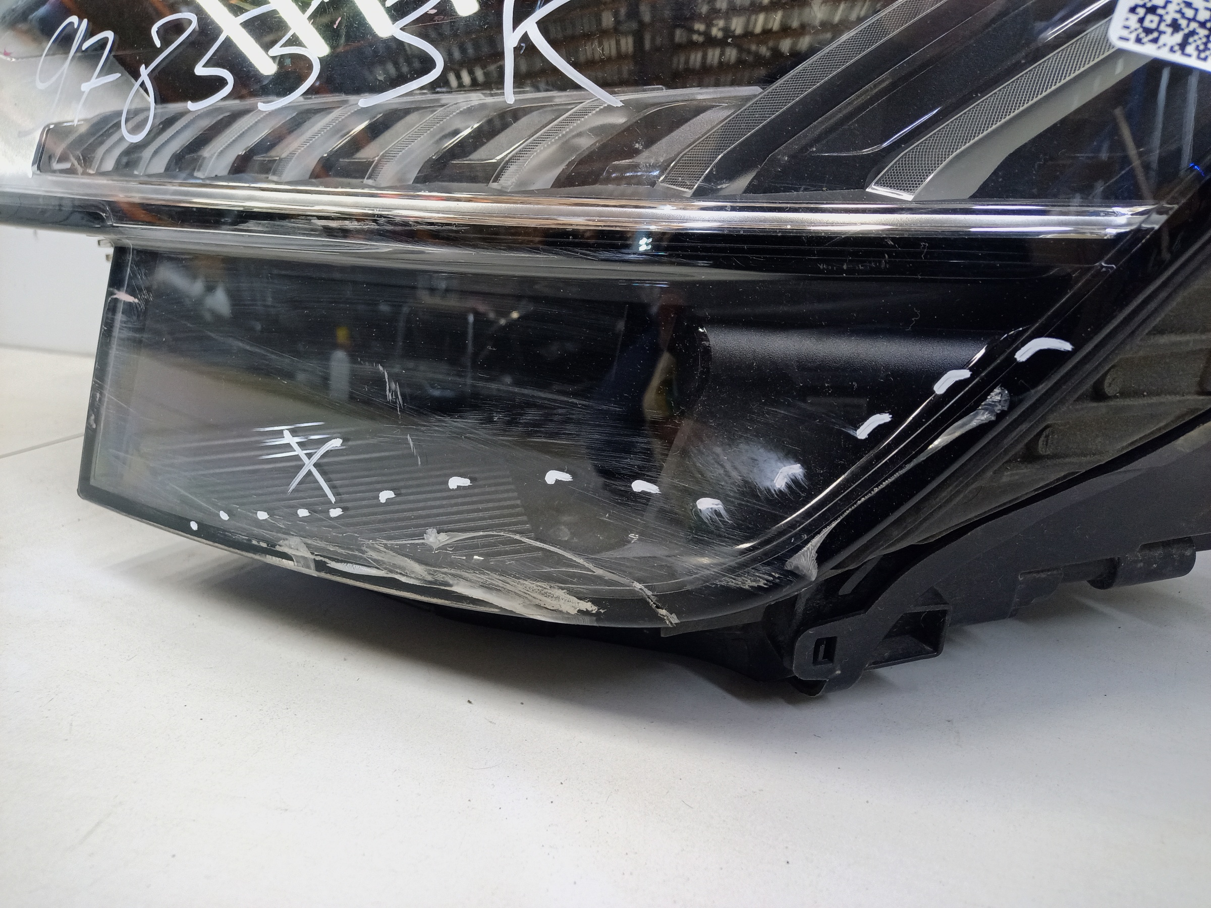 Фара передняя левая Audi Q8 LED