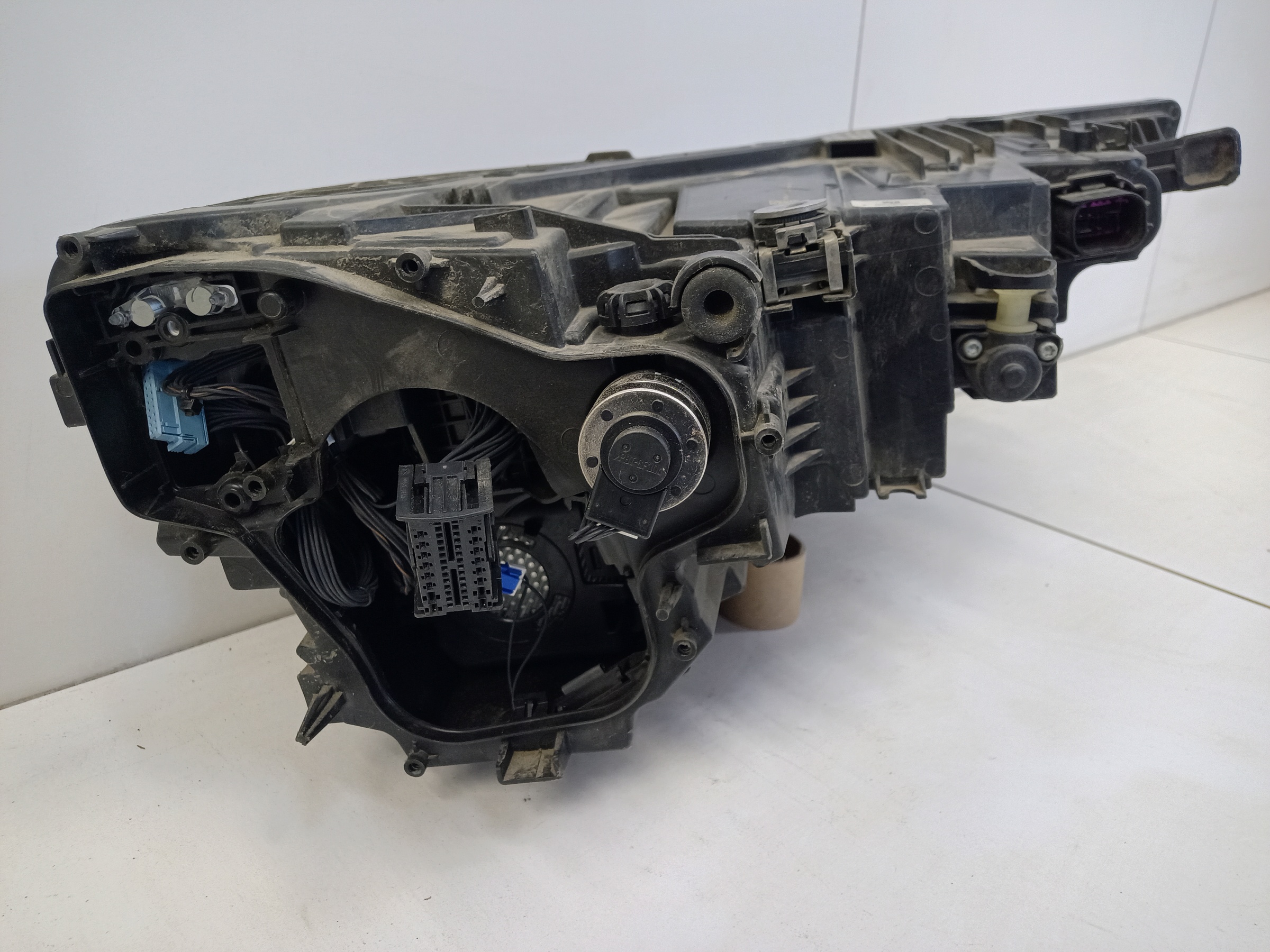 Фара передняя левая Audi Q8 LED