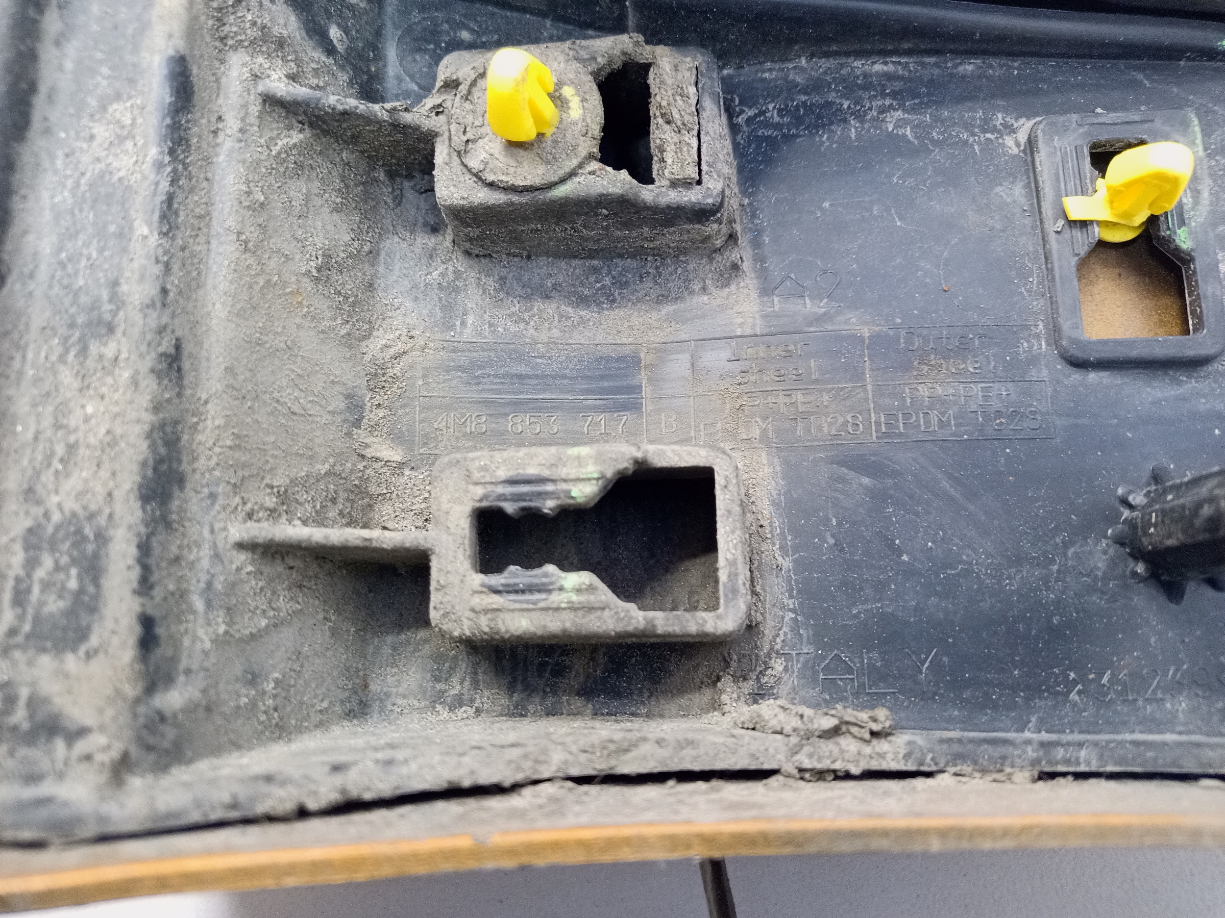 Накладка крыла переднего левого Audi Q8