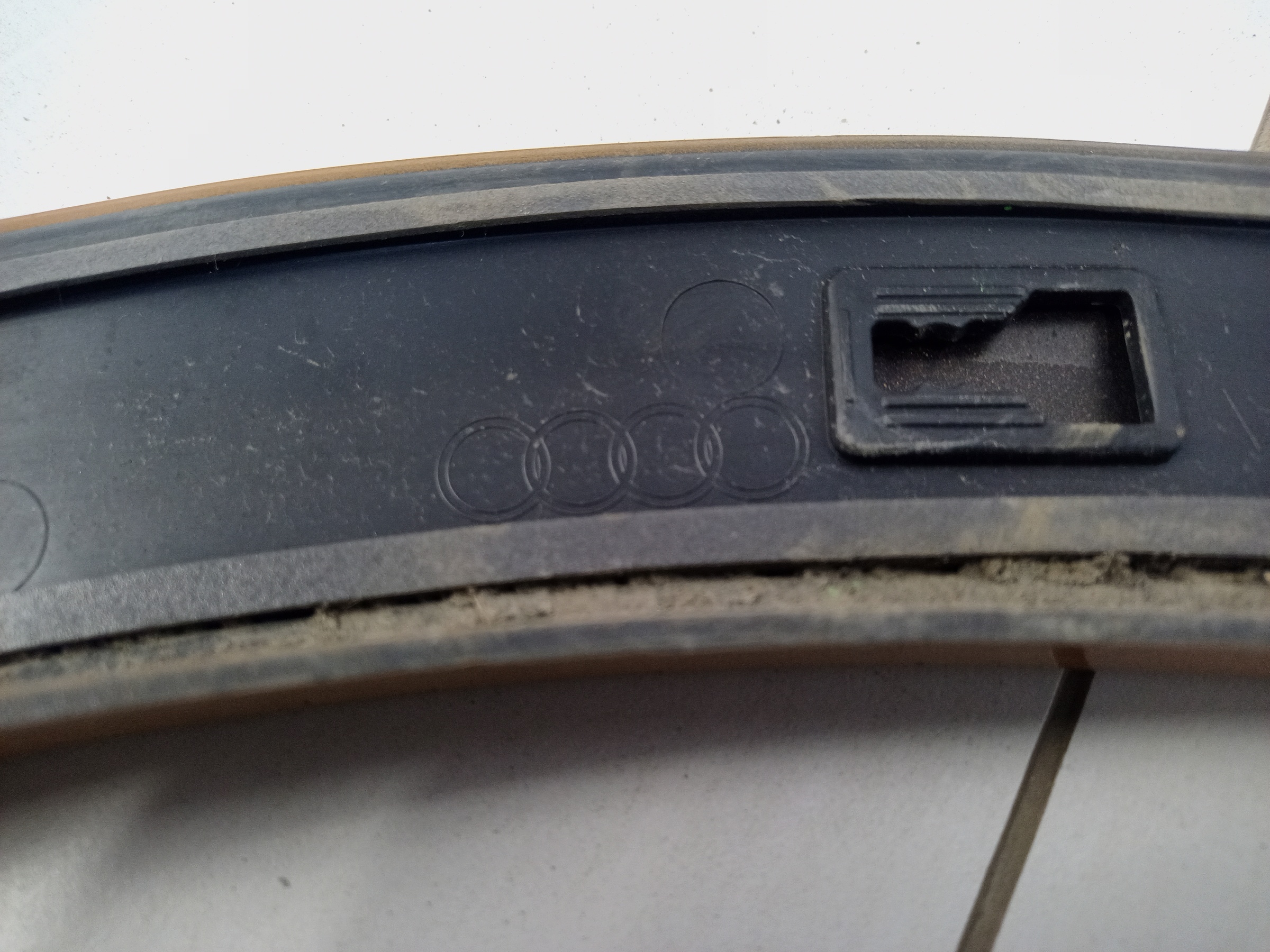 Накладка крыла переднего левого Audi Q8