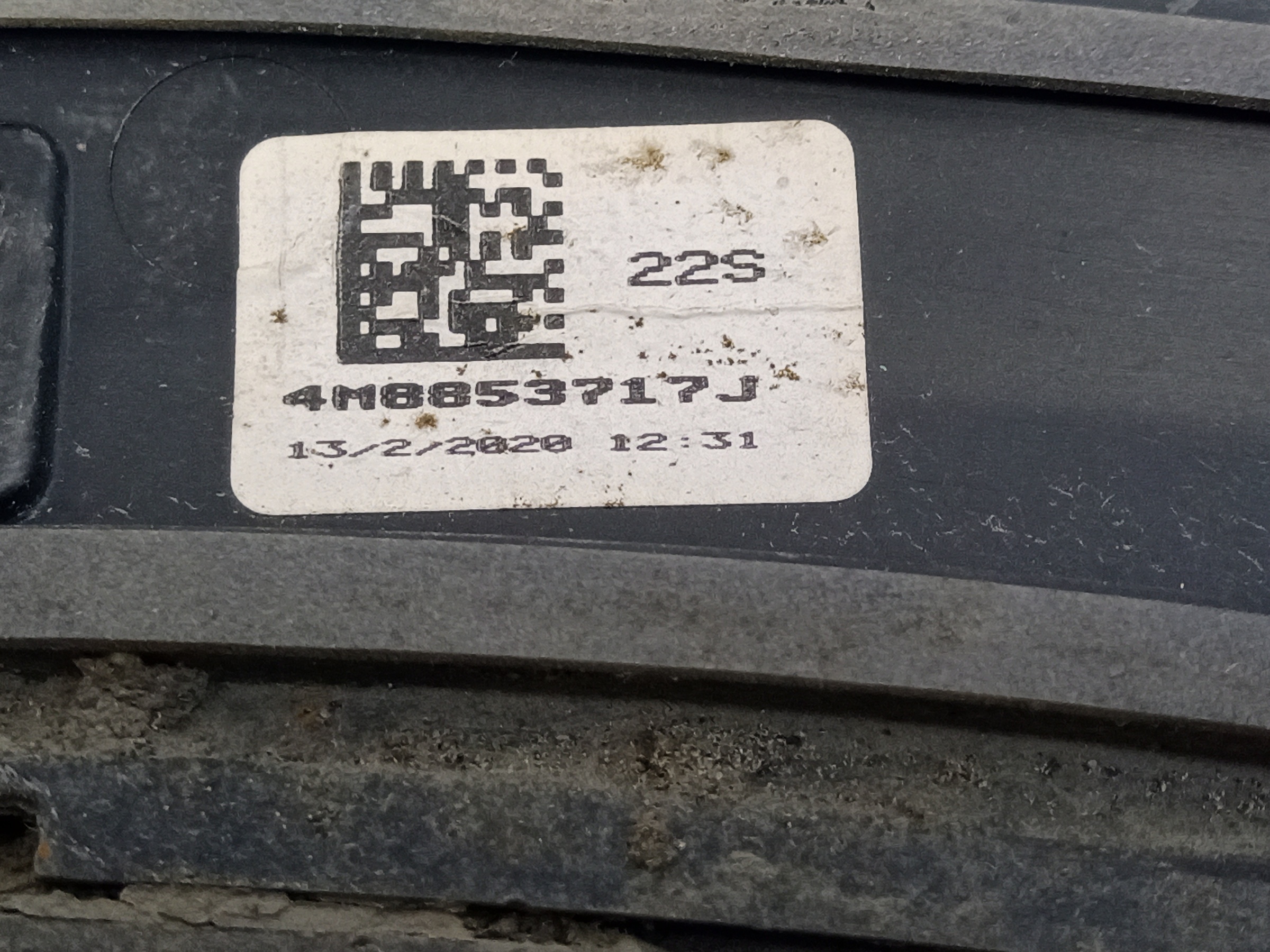 Накладка крыла переднего левого Audi Q8