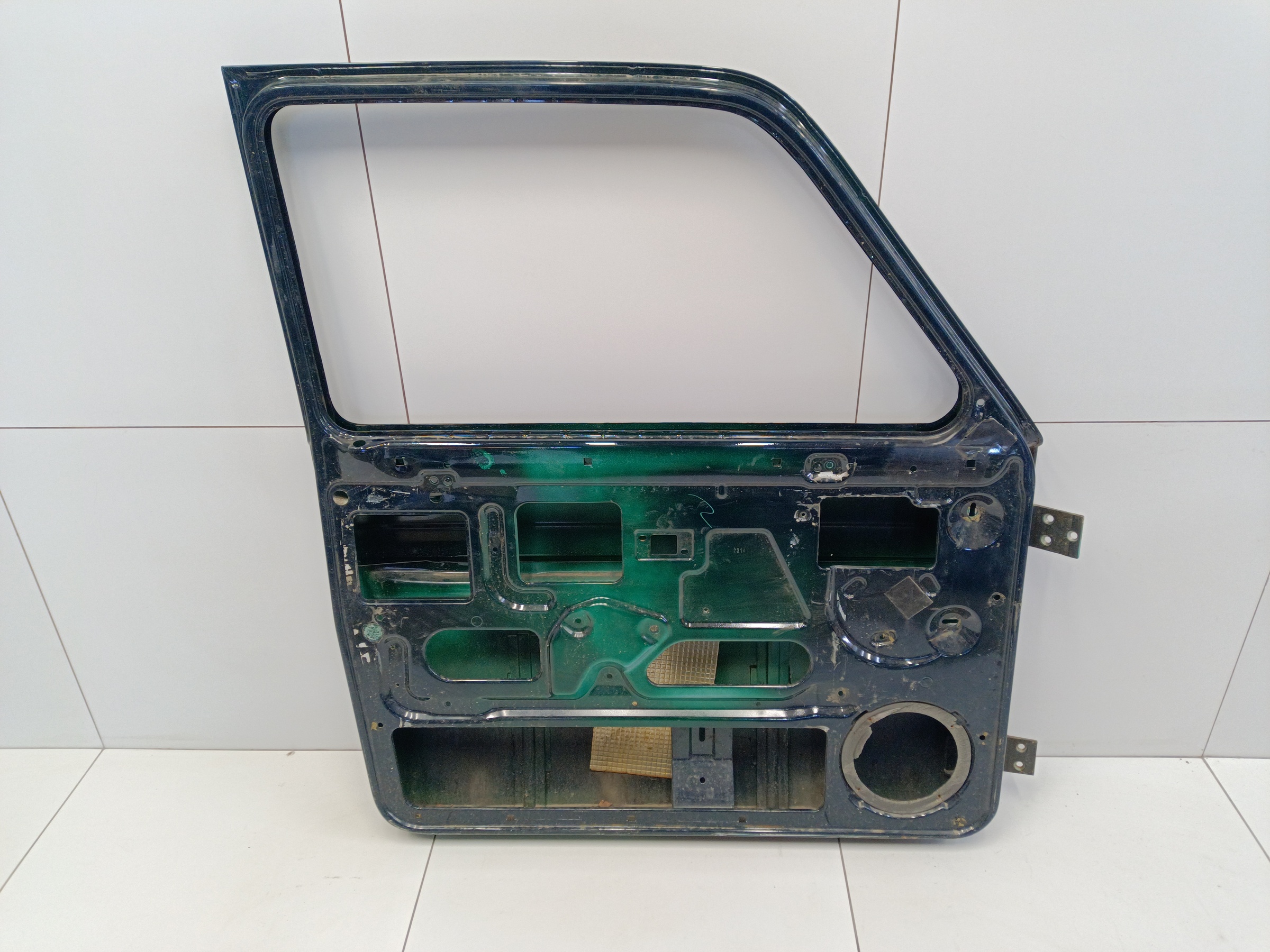 Дверь передняя левая Niva 2121