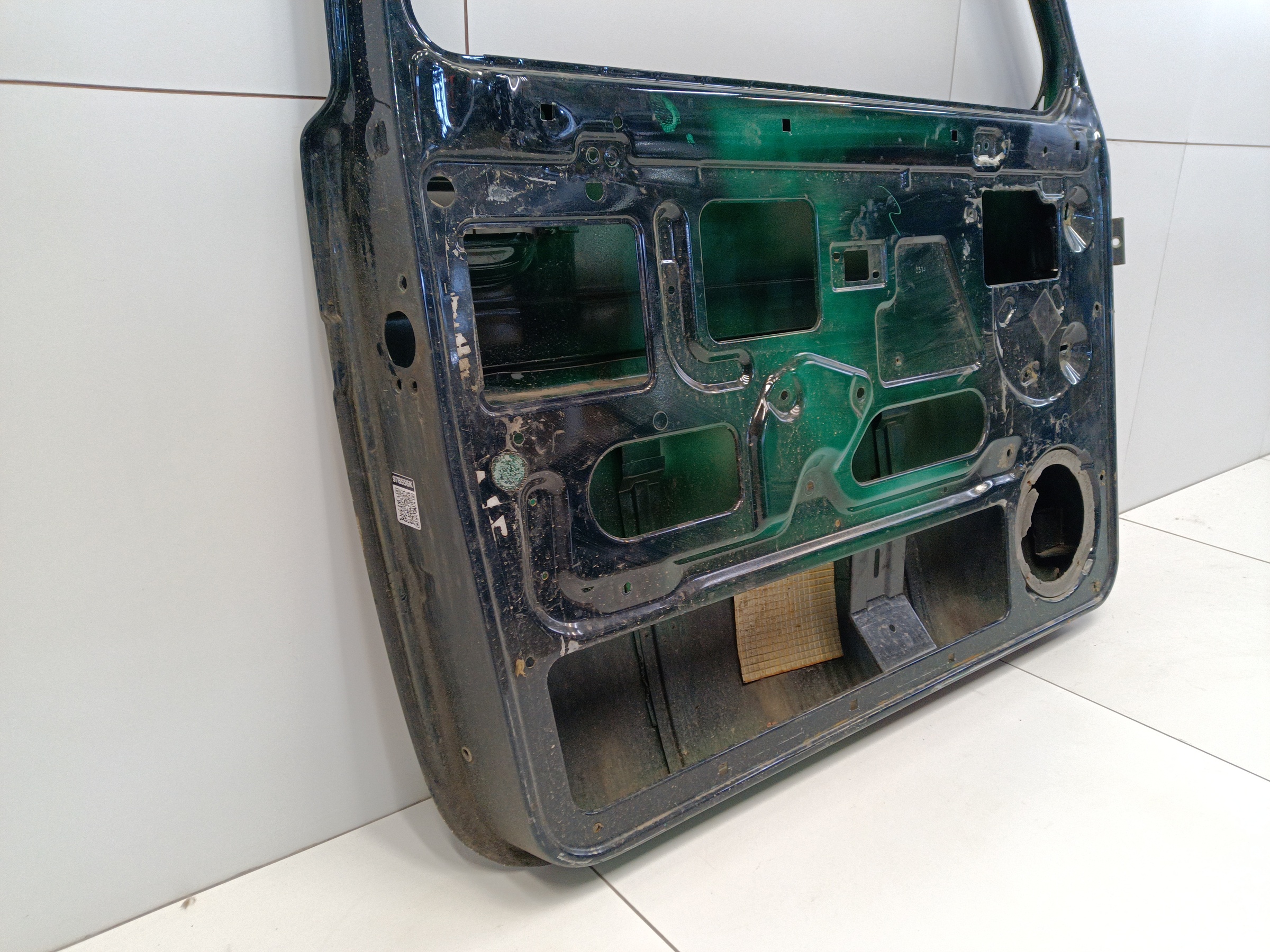 Дверь передняя левая Niva 2121