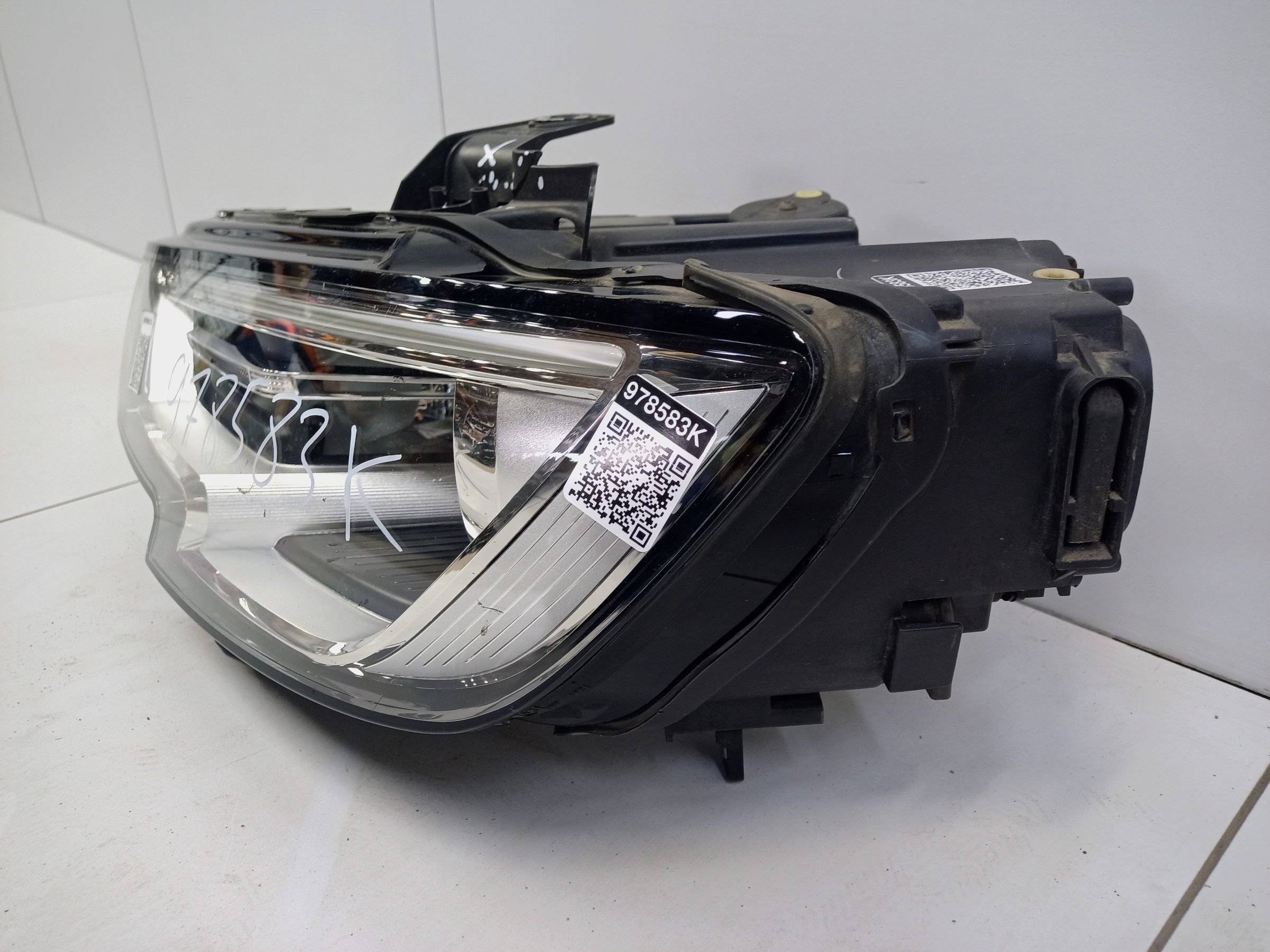 Фара передняя левая Audi A3 8V Restail ксенон