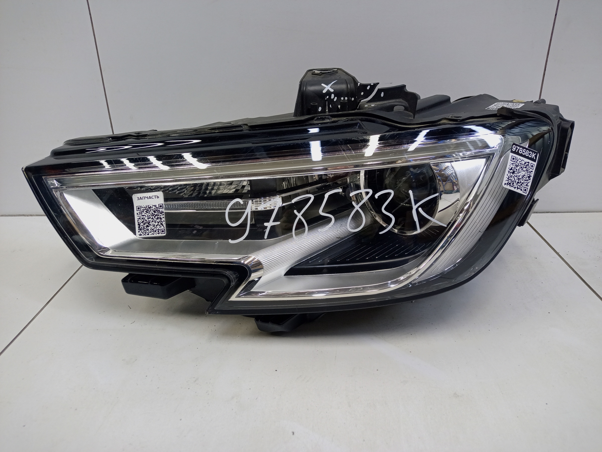 Фара передняя левая Audi A3 8V Restail ксенон