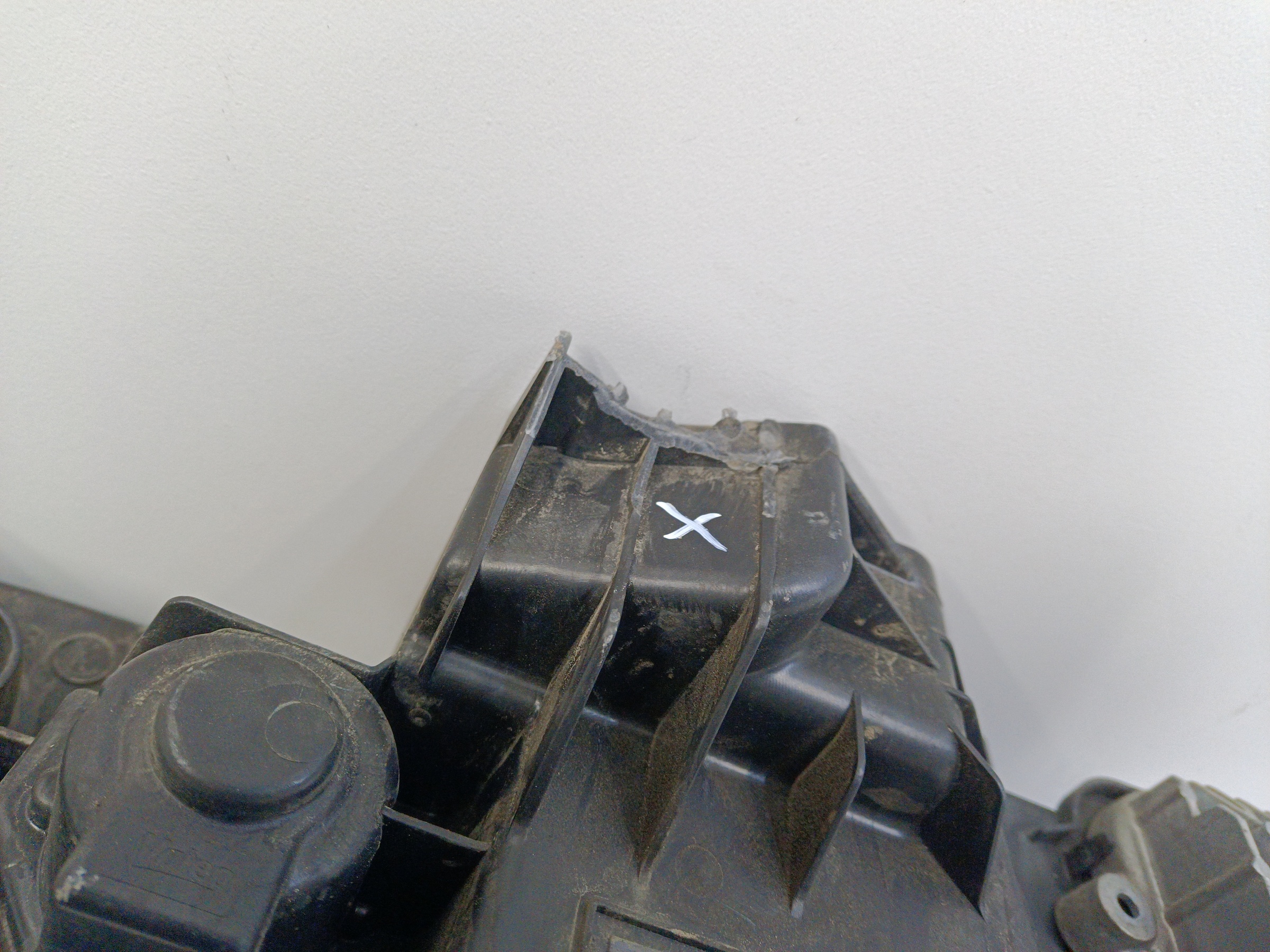 Фара передняя правая Volvo XC90 2 LED