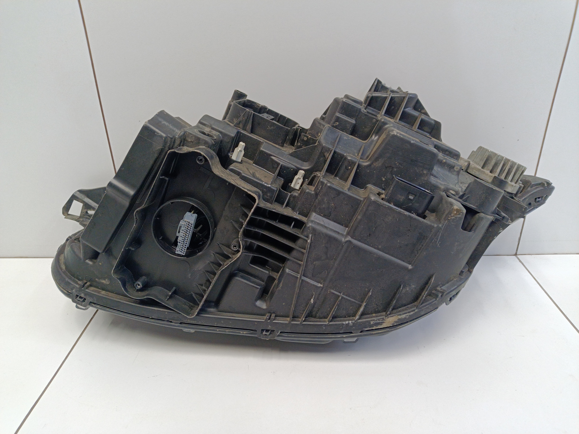 Фара передняя правая Volvo XC90 2 LED