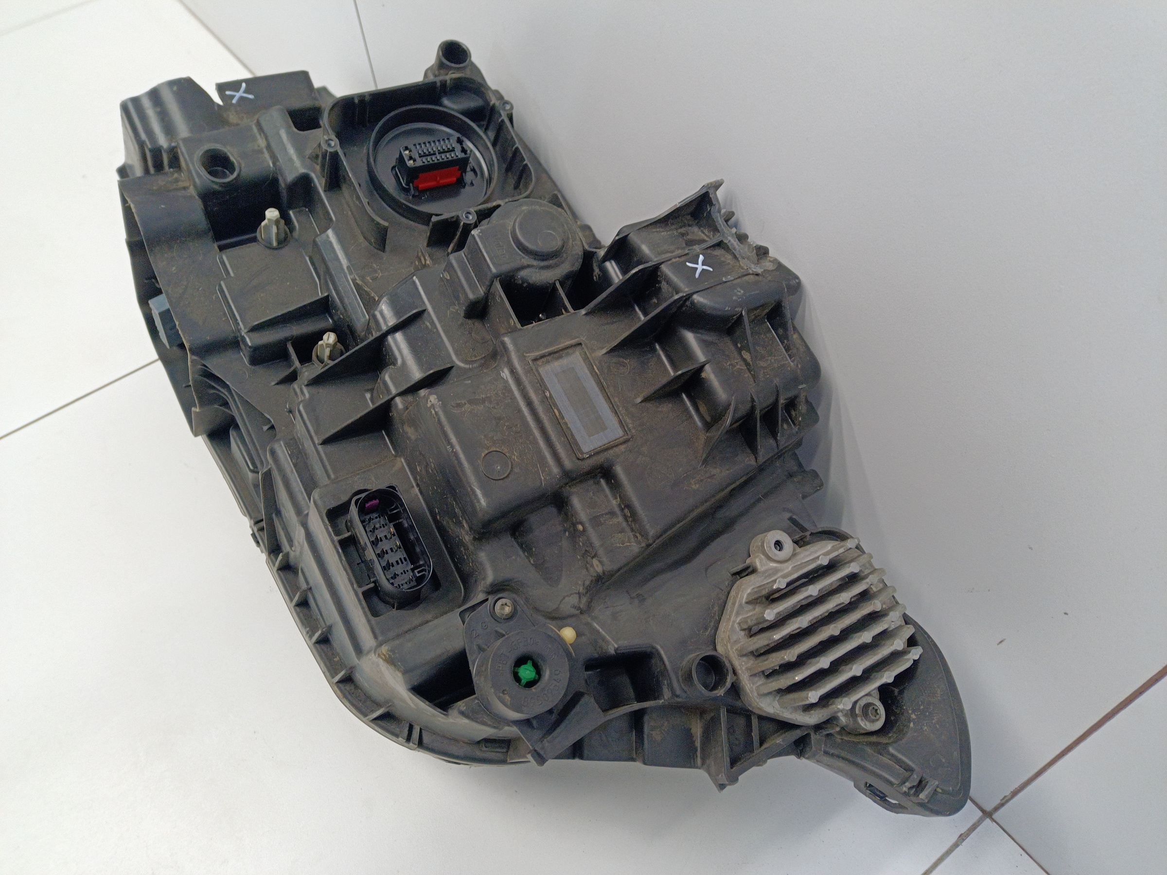 Фара передняя правая Volvo XC90 2 LED