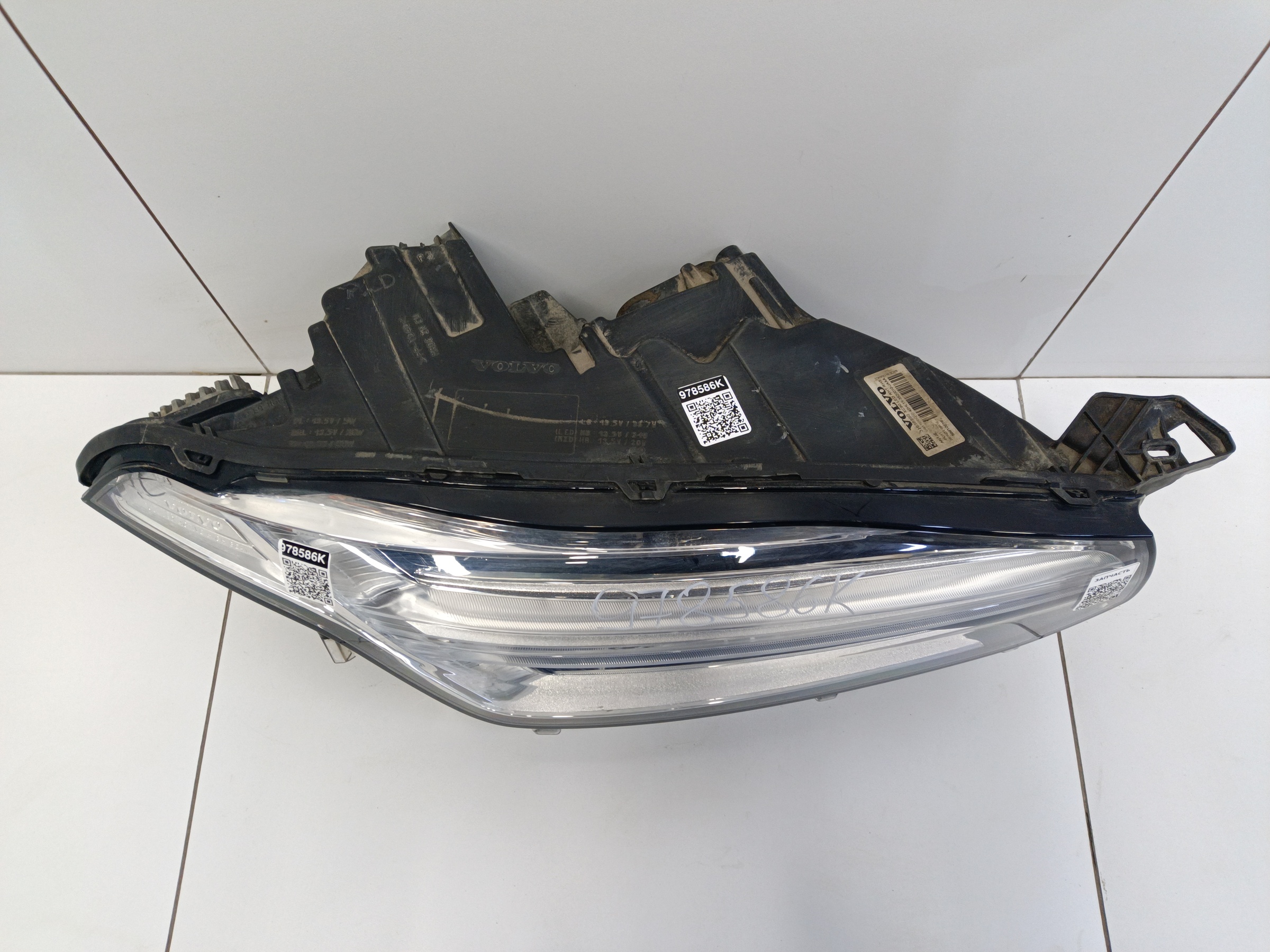 Фара передняя правая Volvo XC90 2 LED