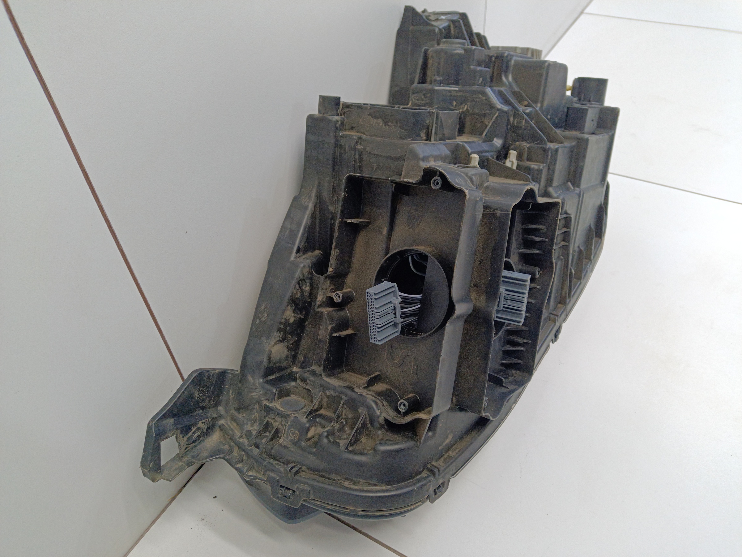 Фара передняя правая Volvo XC90 2 LED