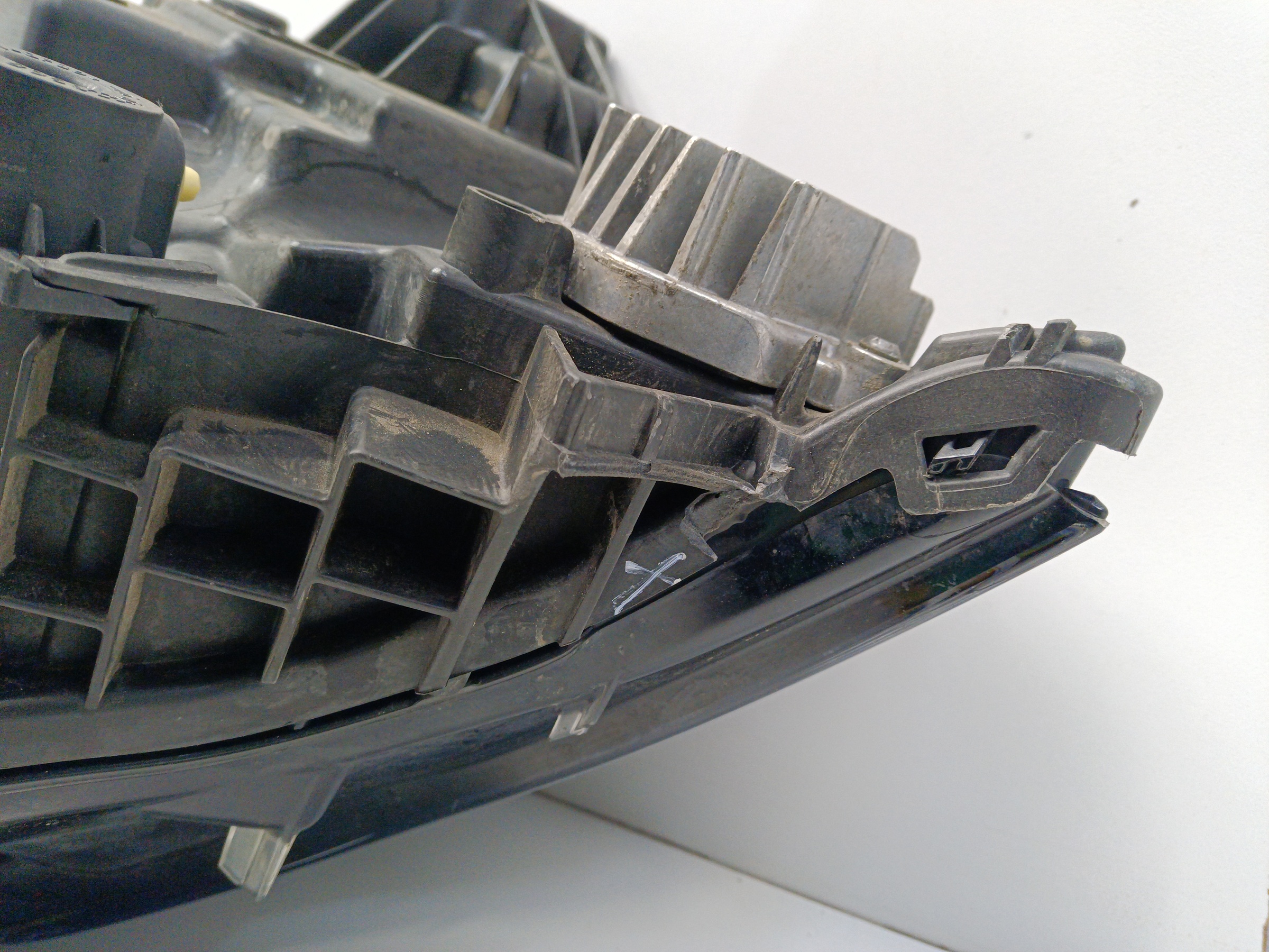 Фара передняя правая Volvo XC90 2 LED