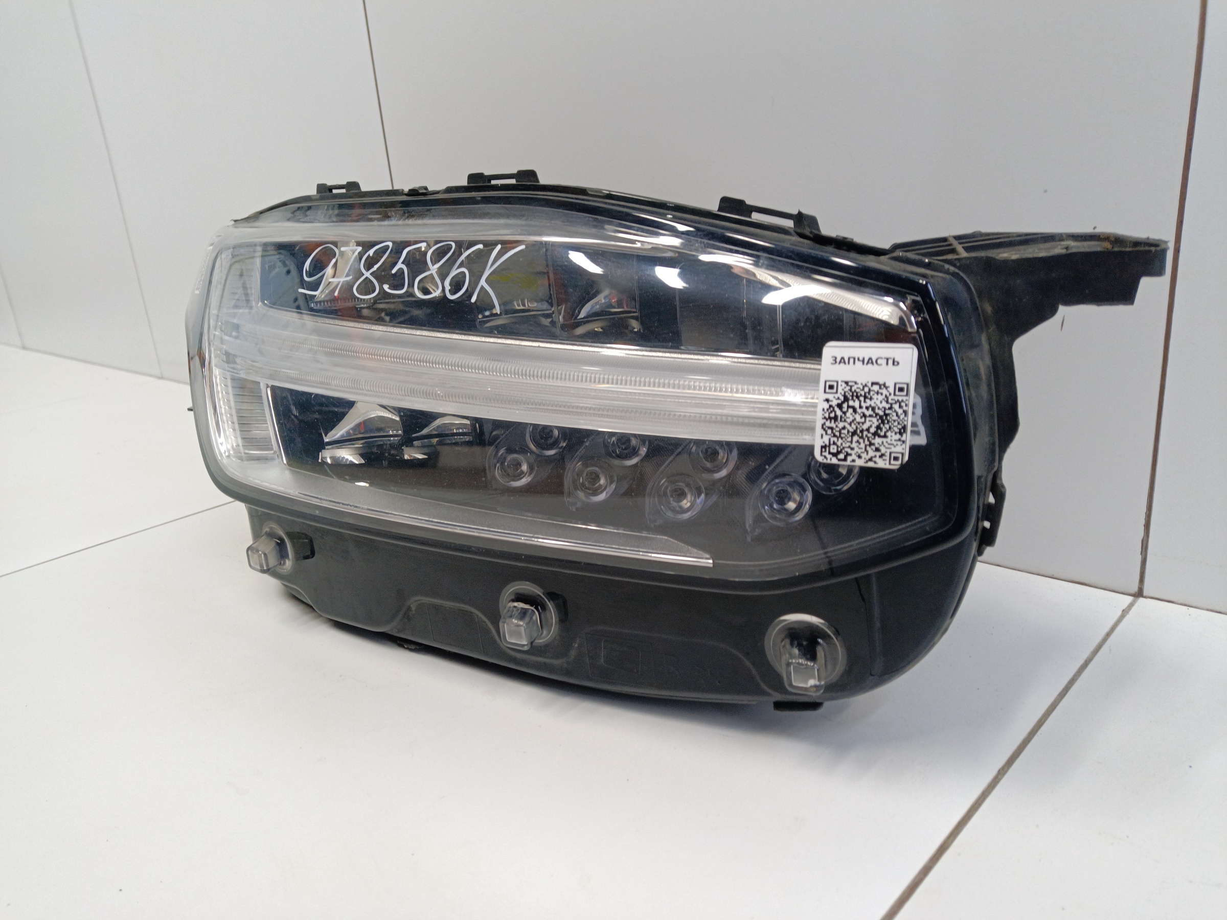 Фара передняя правая Volvo XC90 2 LED