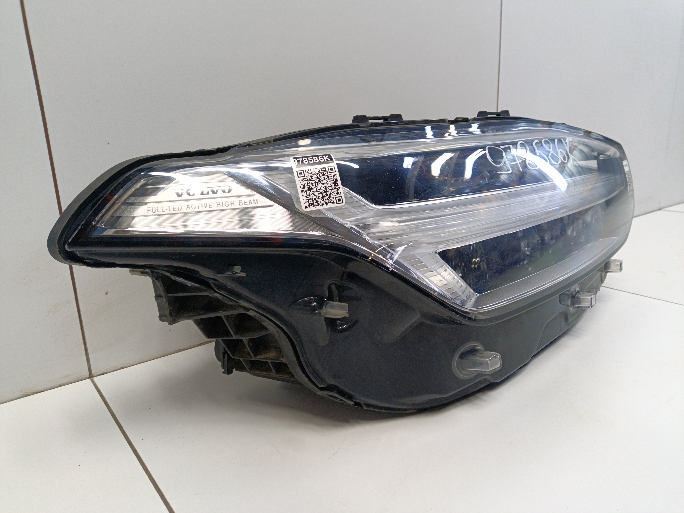 Фара передняя правая Volvo XC90 2 LED